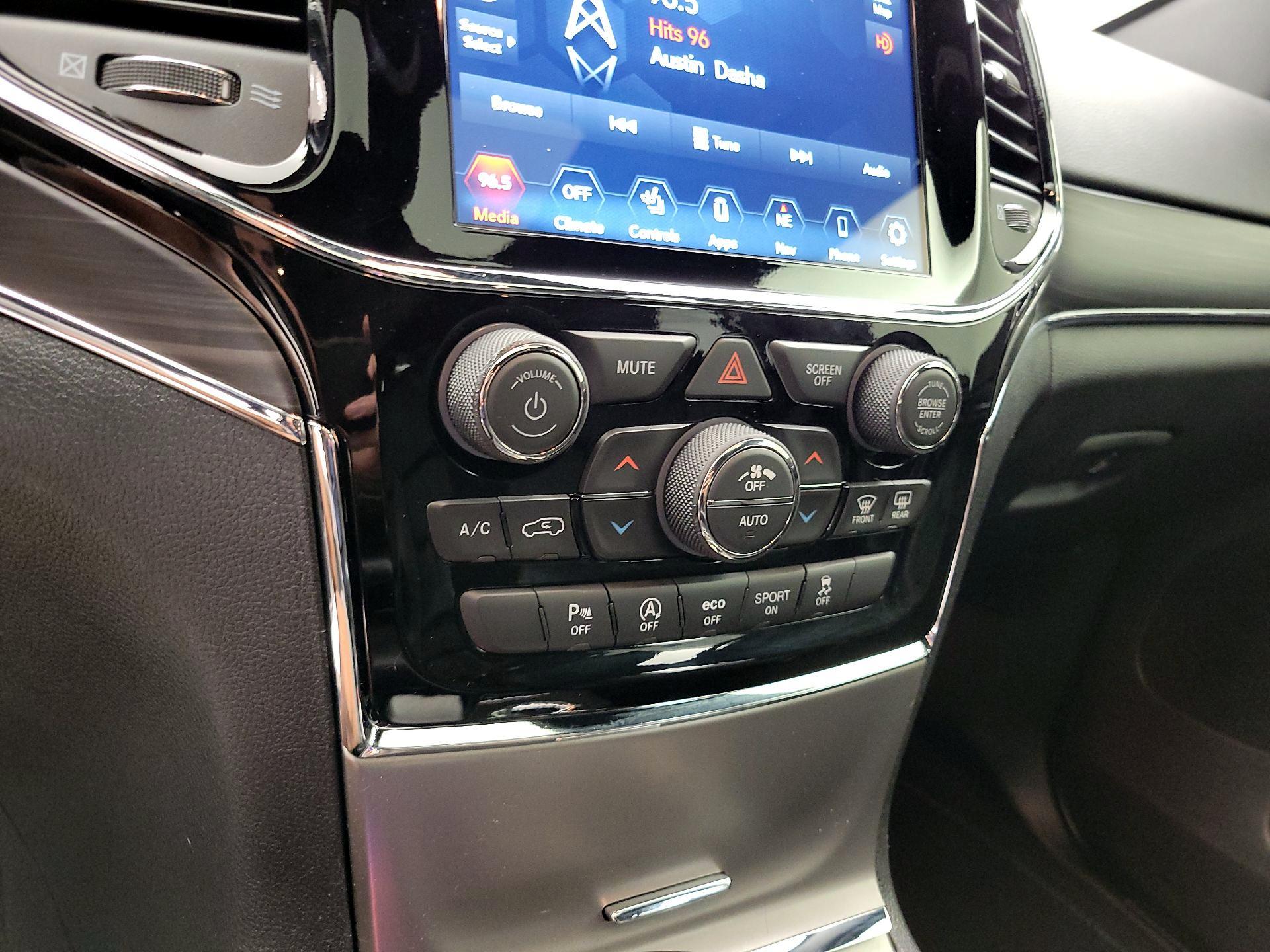 Thumbnail: 2020 Jeep Grand Cherokee - 17