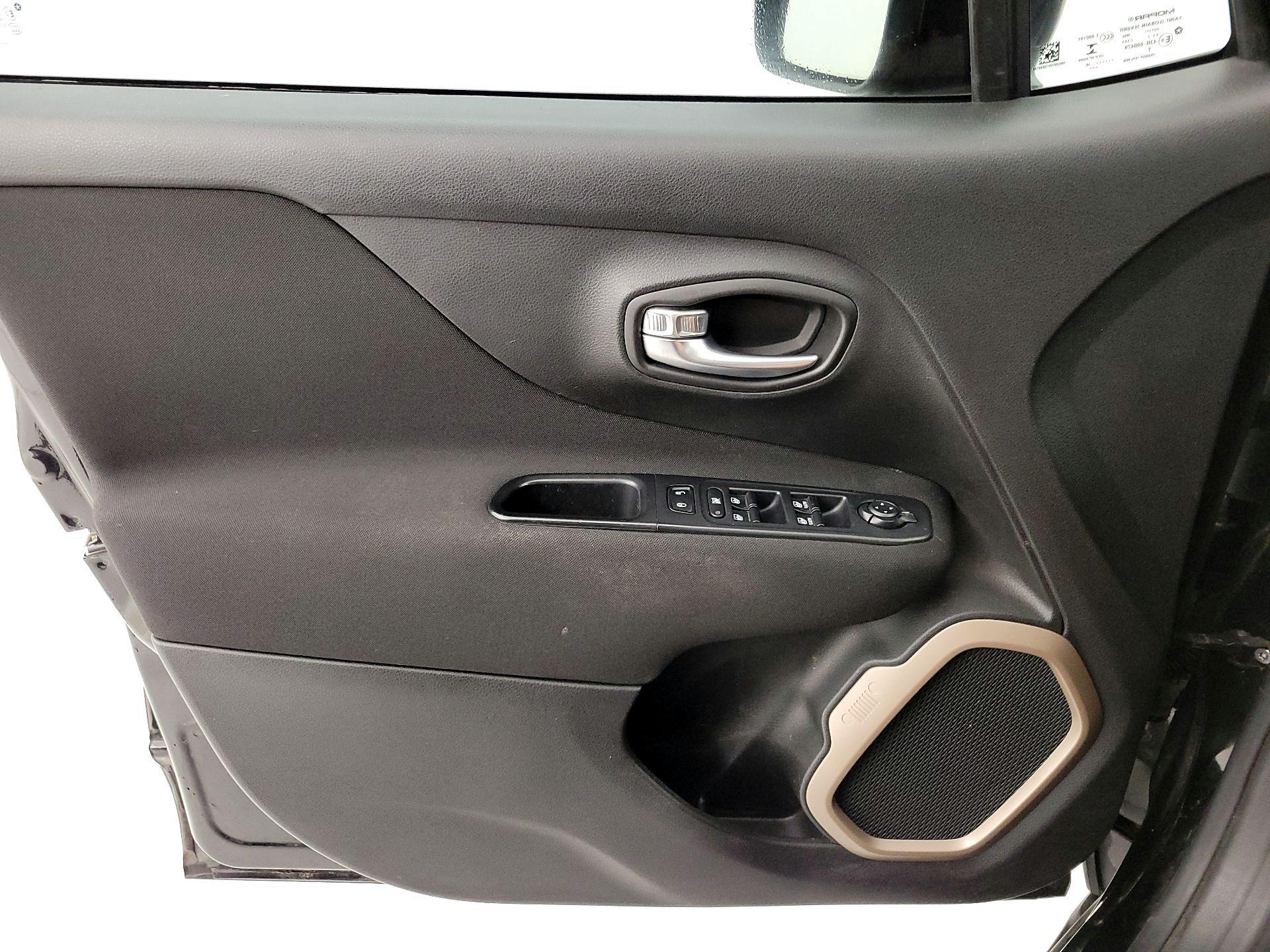 Thumbnail: 2016 Jeep Renegade - 12