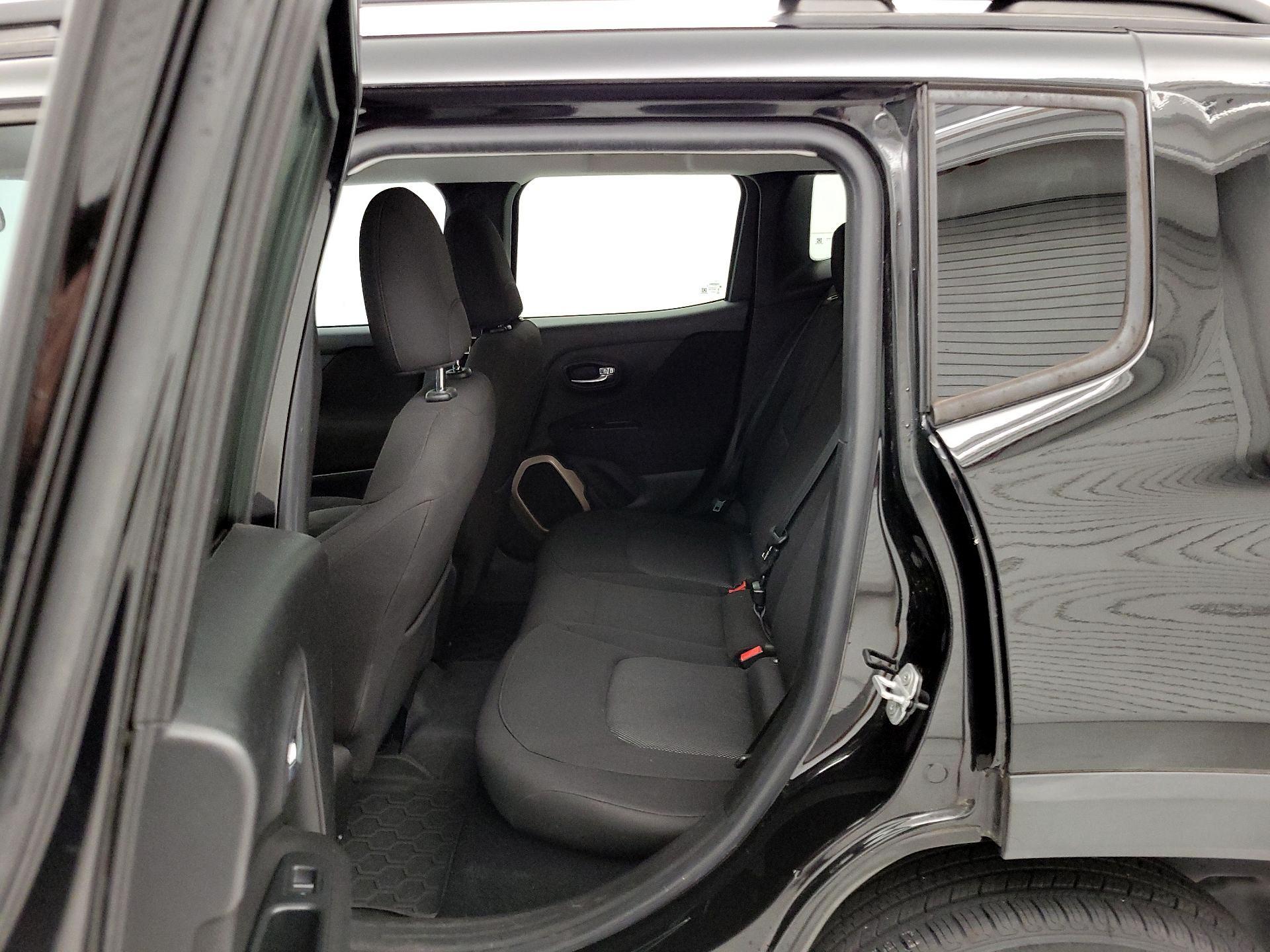 Thumbnail: 2016 Jeep Renegade - 19