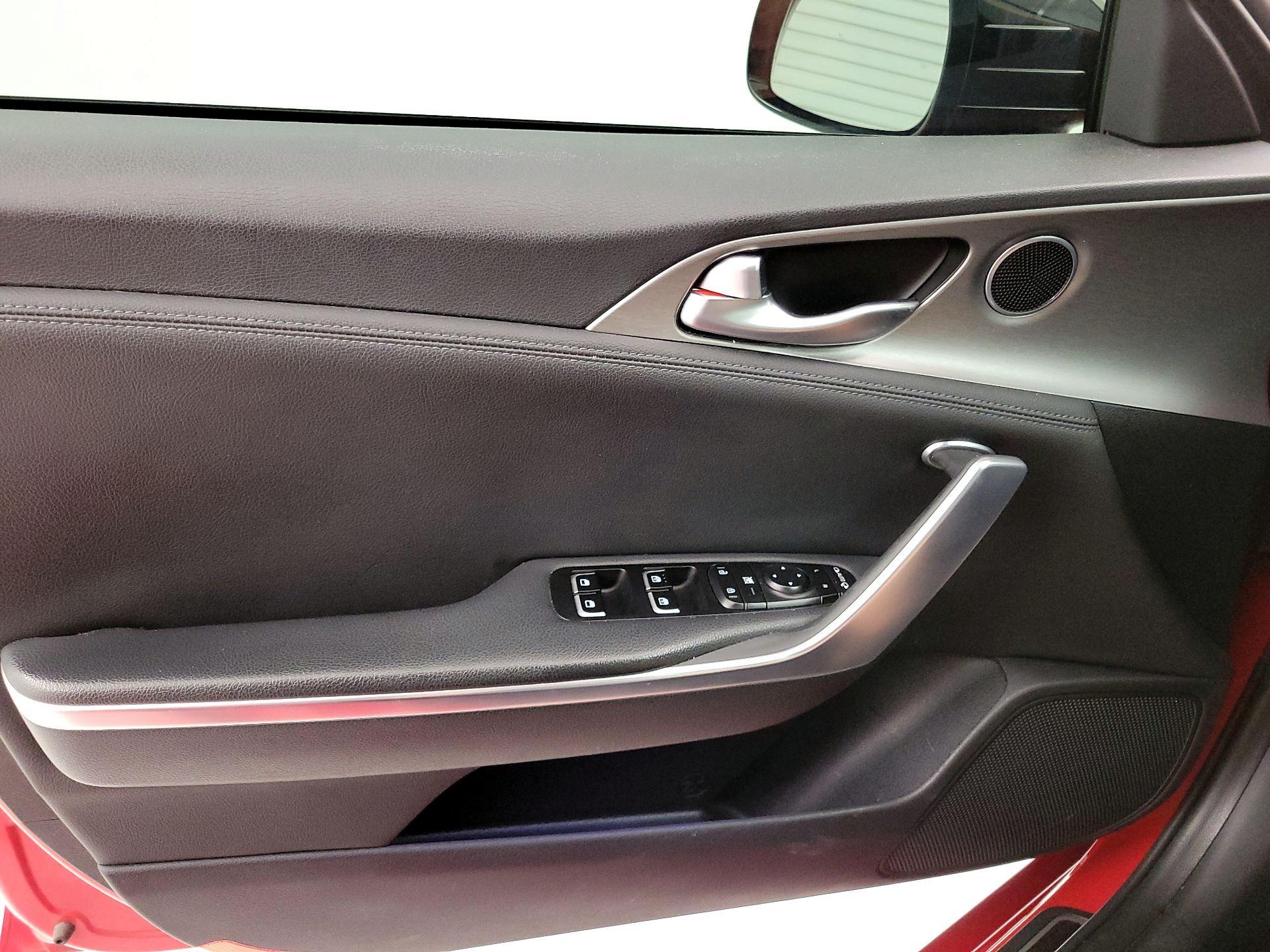 Thumbnail: 2018 Kia Stinger - 12