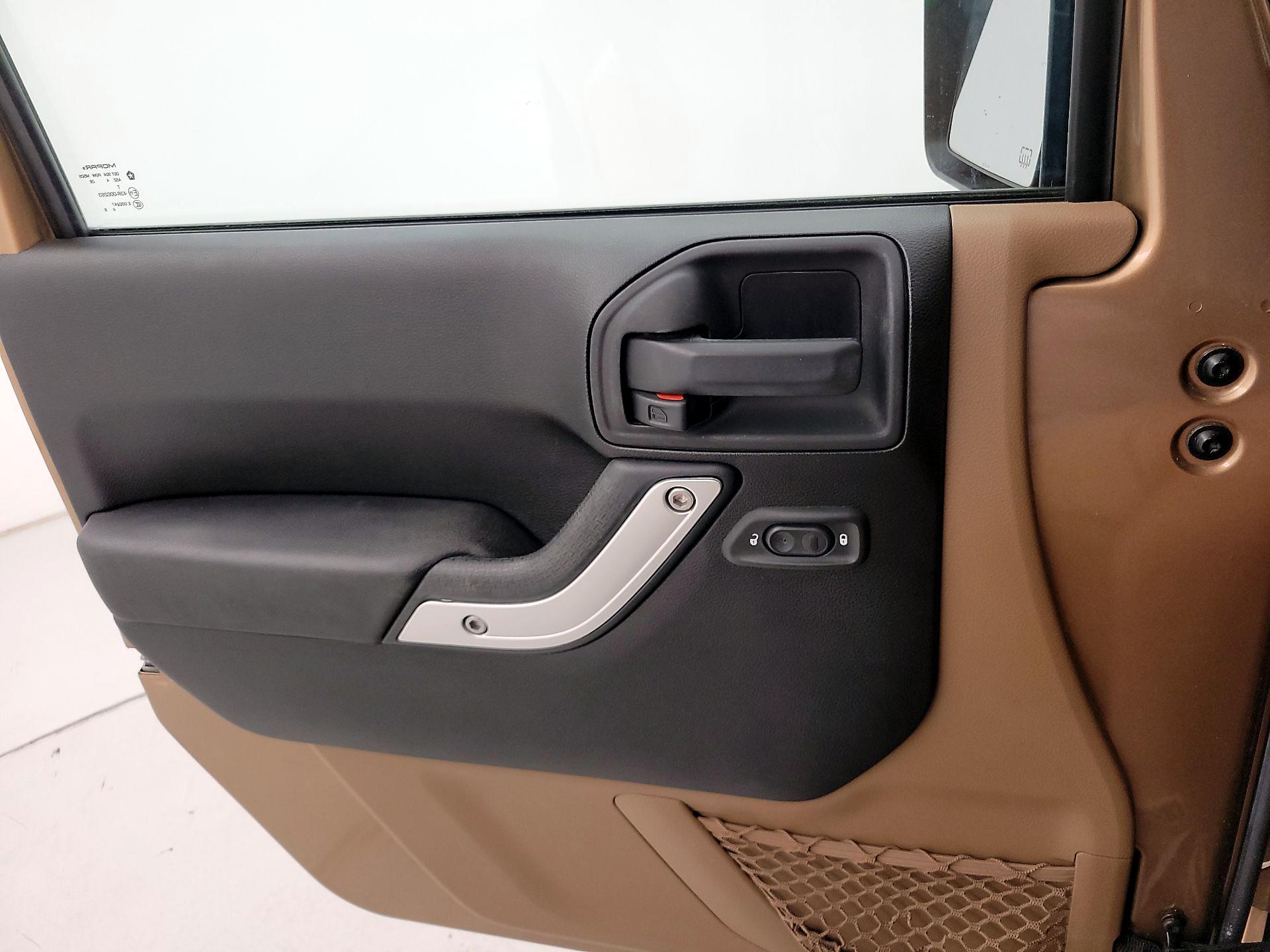 Thumbnail: 2015 Jeep Wrangler - 12