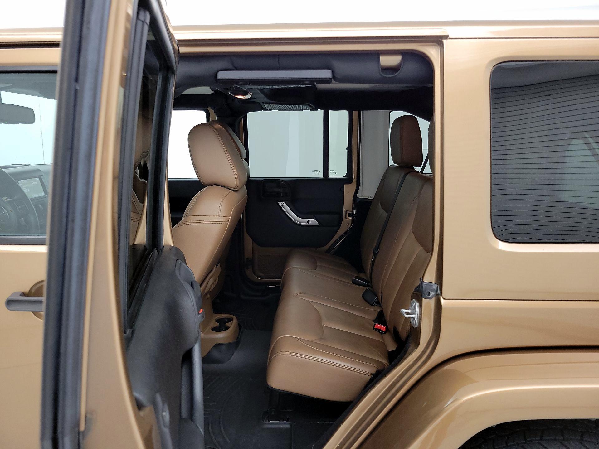 Thumbnail: 2015 Jeep Wrangler - 17