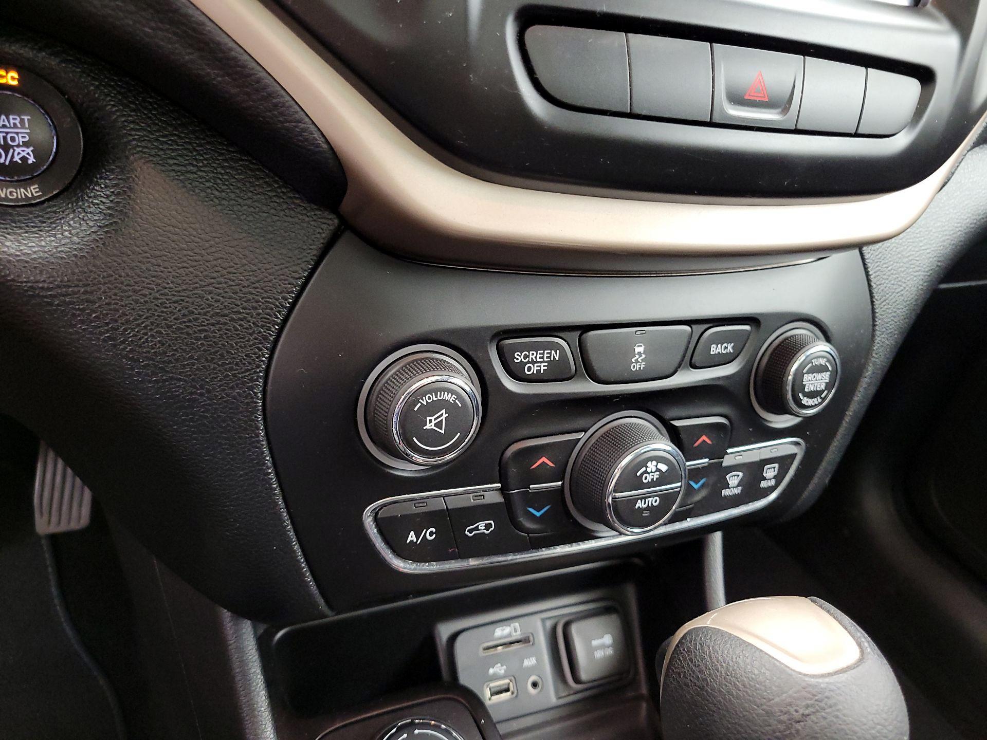 Thumbnail: 2014 Jeep Cherokee - 17