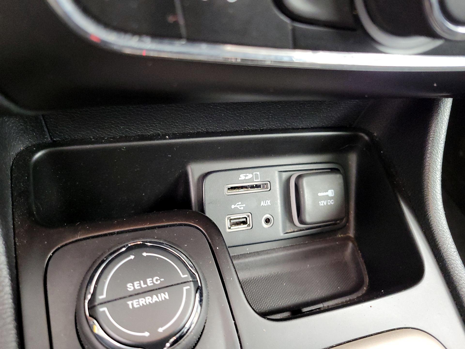 Thumbnail: 2014 Jeep Cherokee - 19