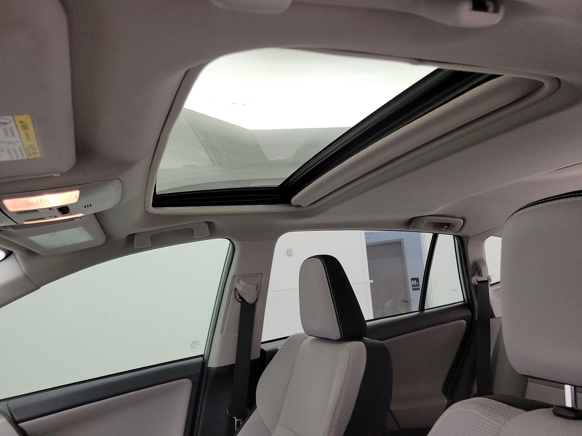 Thumbnail: 2018 Toyota RAV4 - 19