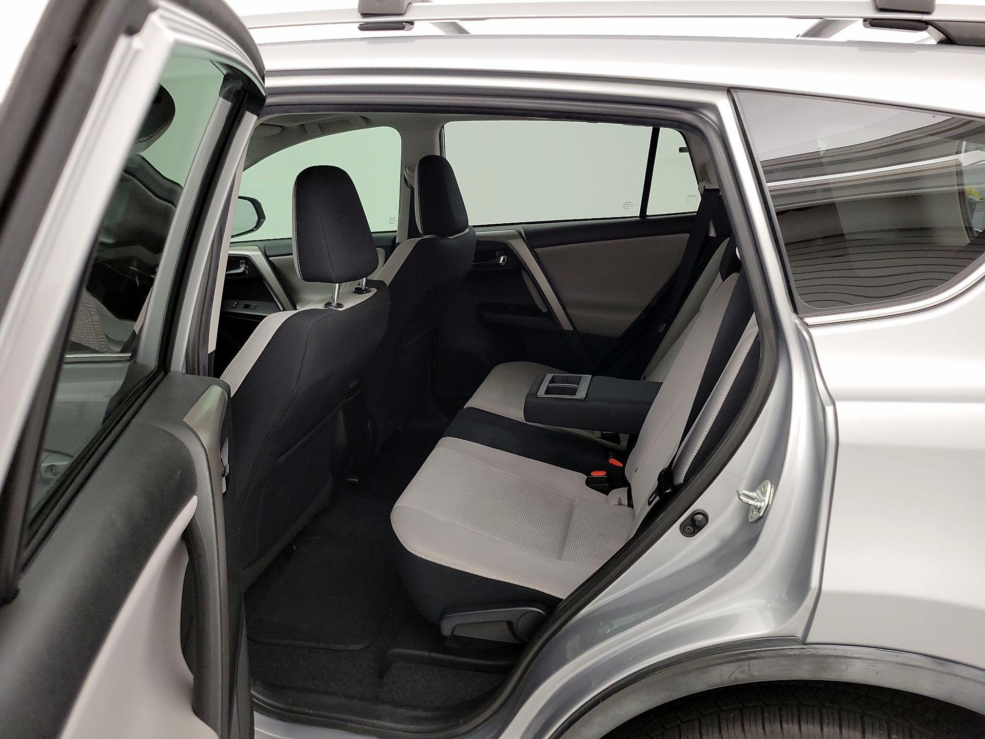 Thumbnail: 2018 Toyota RAV4 - 20
