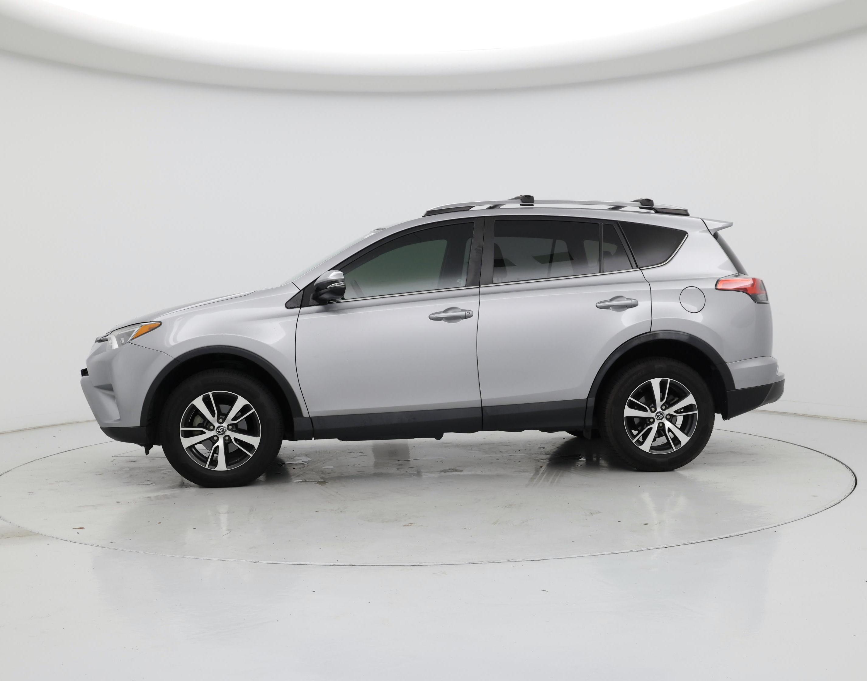 Thumbnail: 2018 Toyota RAV4 - 3