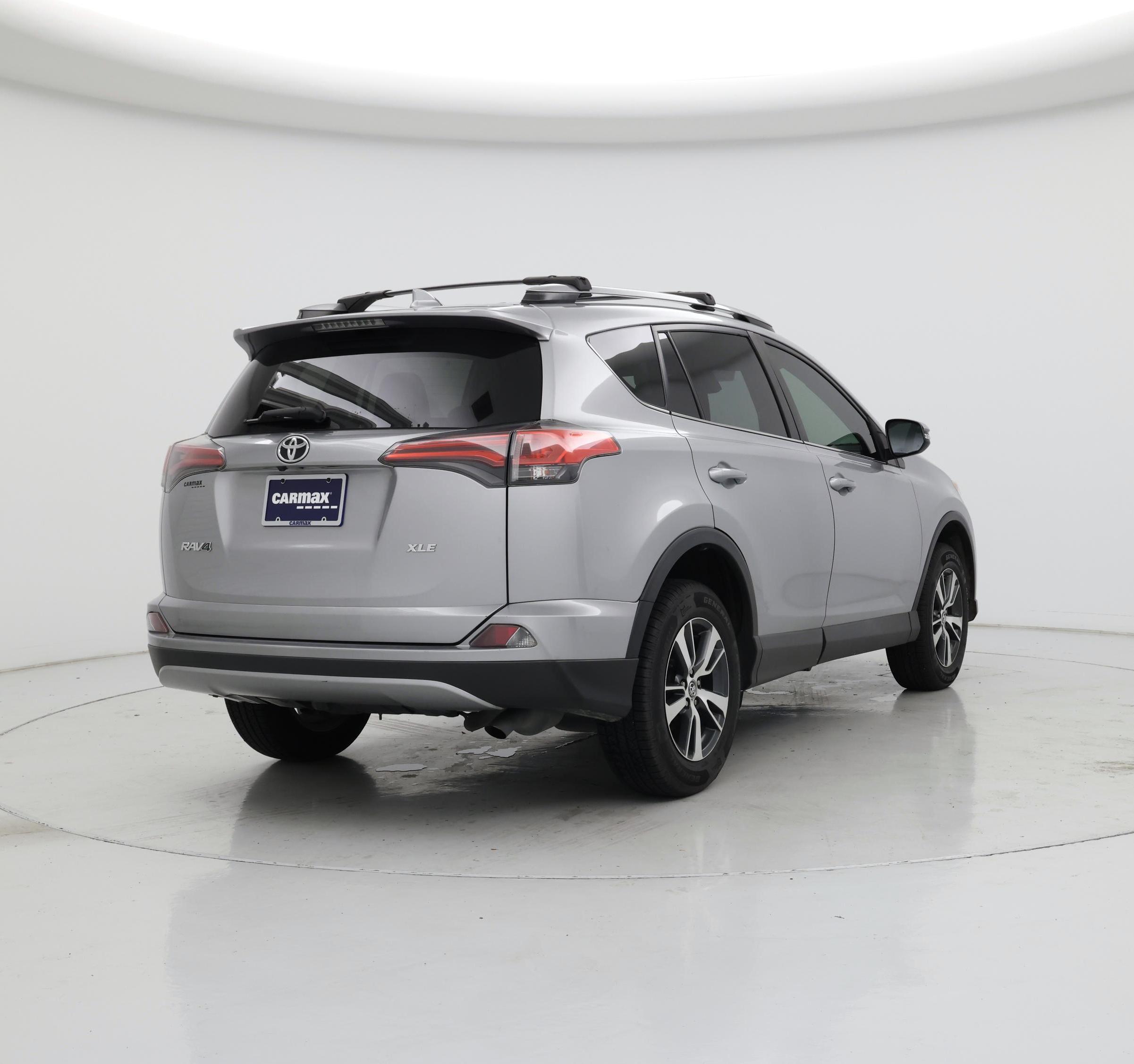 Thumbnail: 2018 Toyota RAV4 - 8