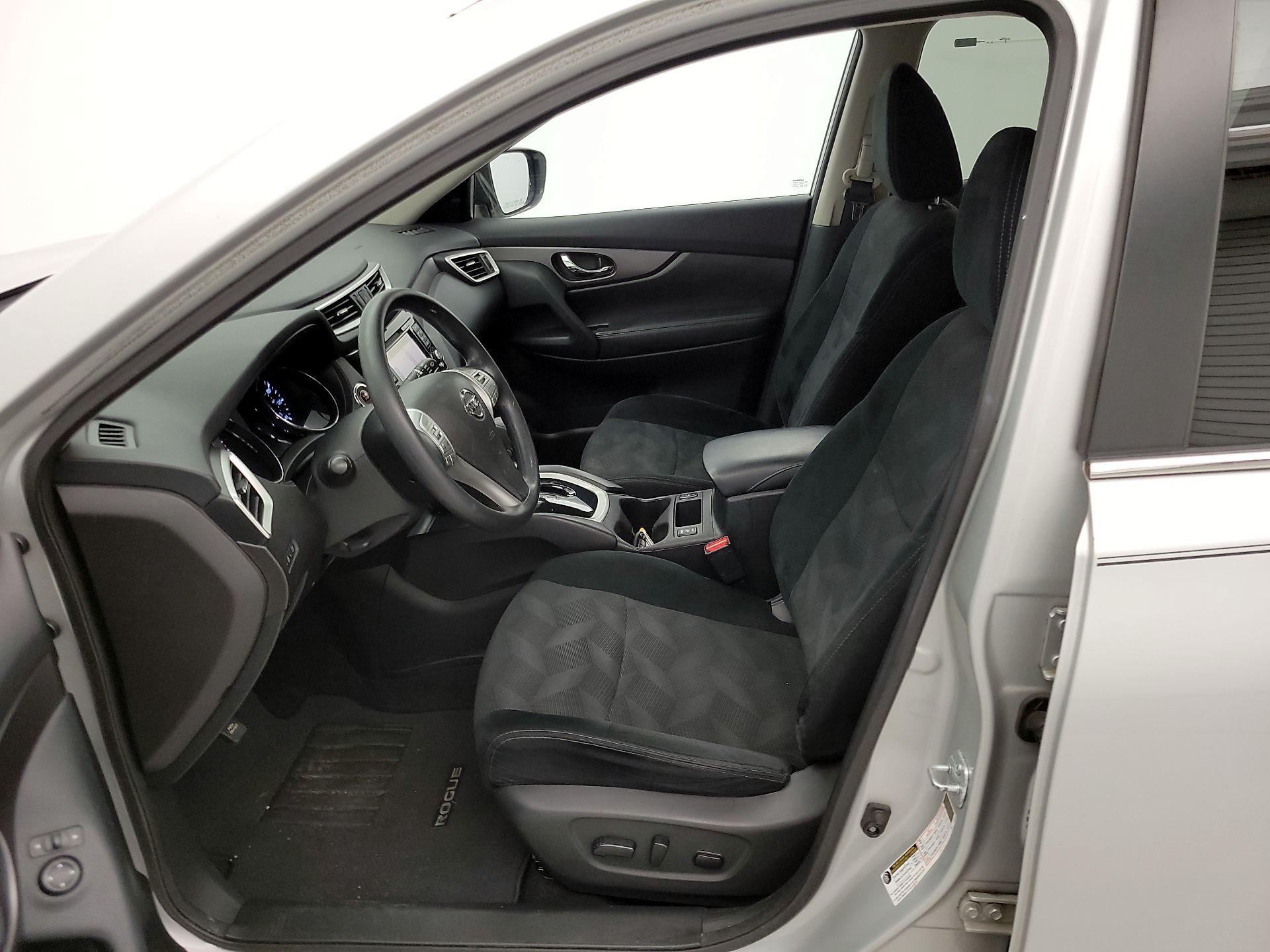 Thumbnail: 2016 Nissan Rogue - 11