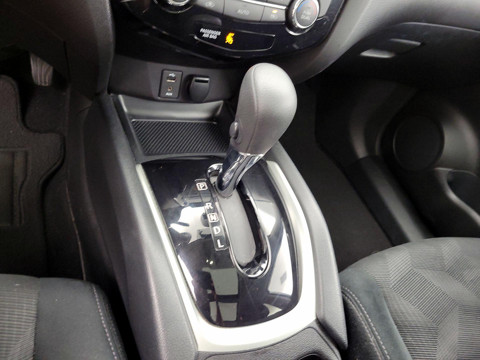 Thumbnail: 2016 Nissan Rogue - 18