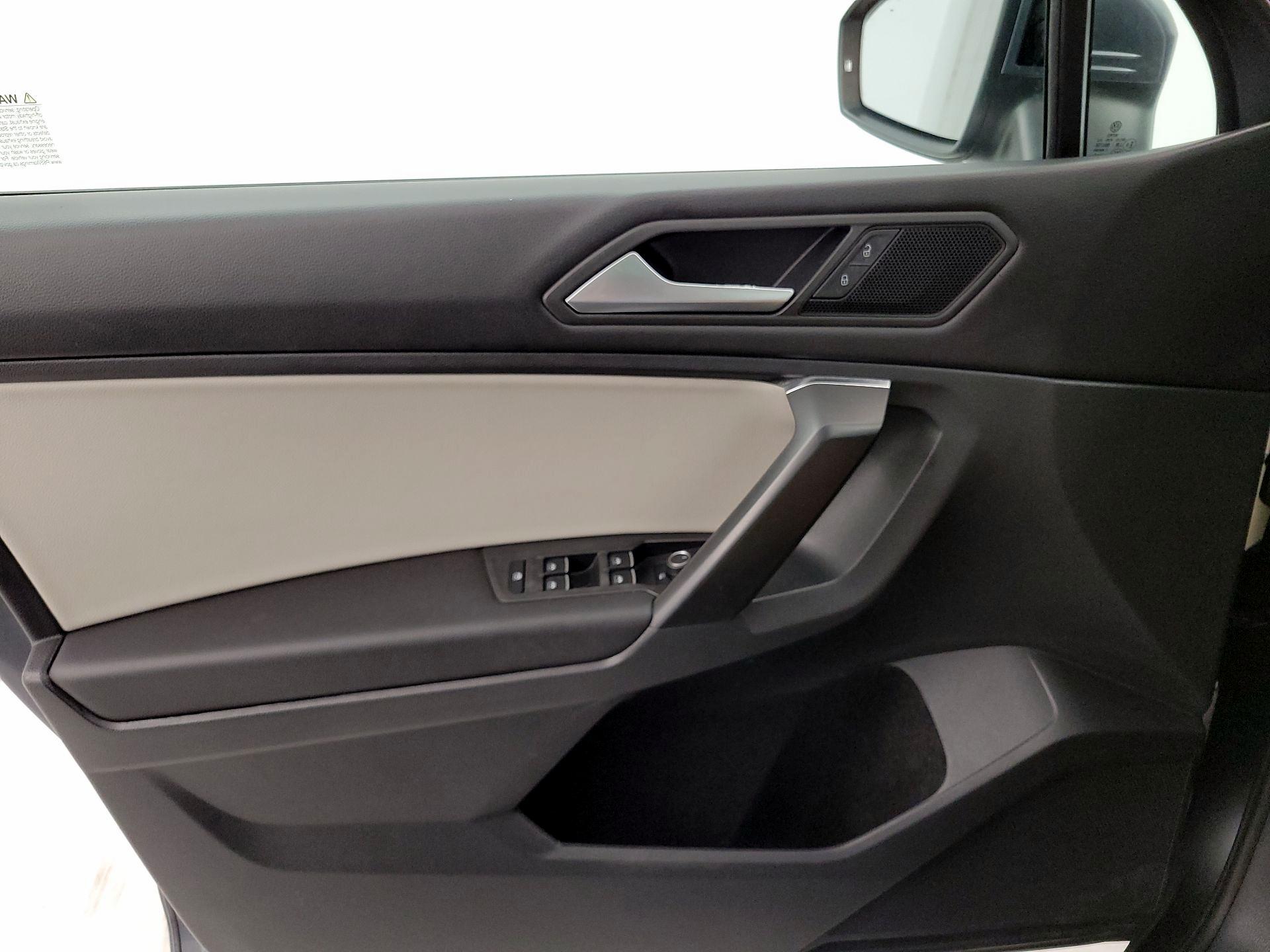 Thumbnail: 2021 Volkswagen Tiguan - 12