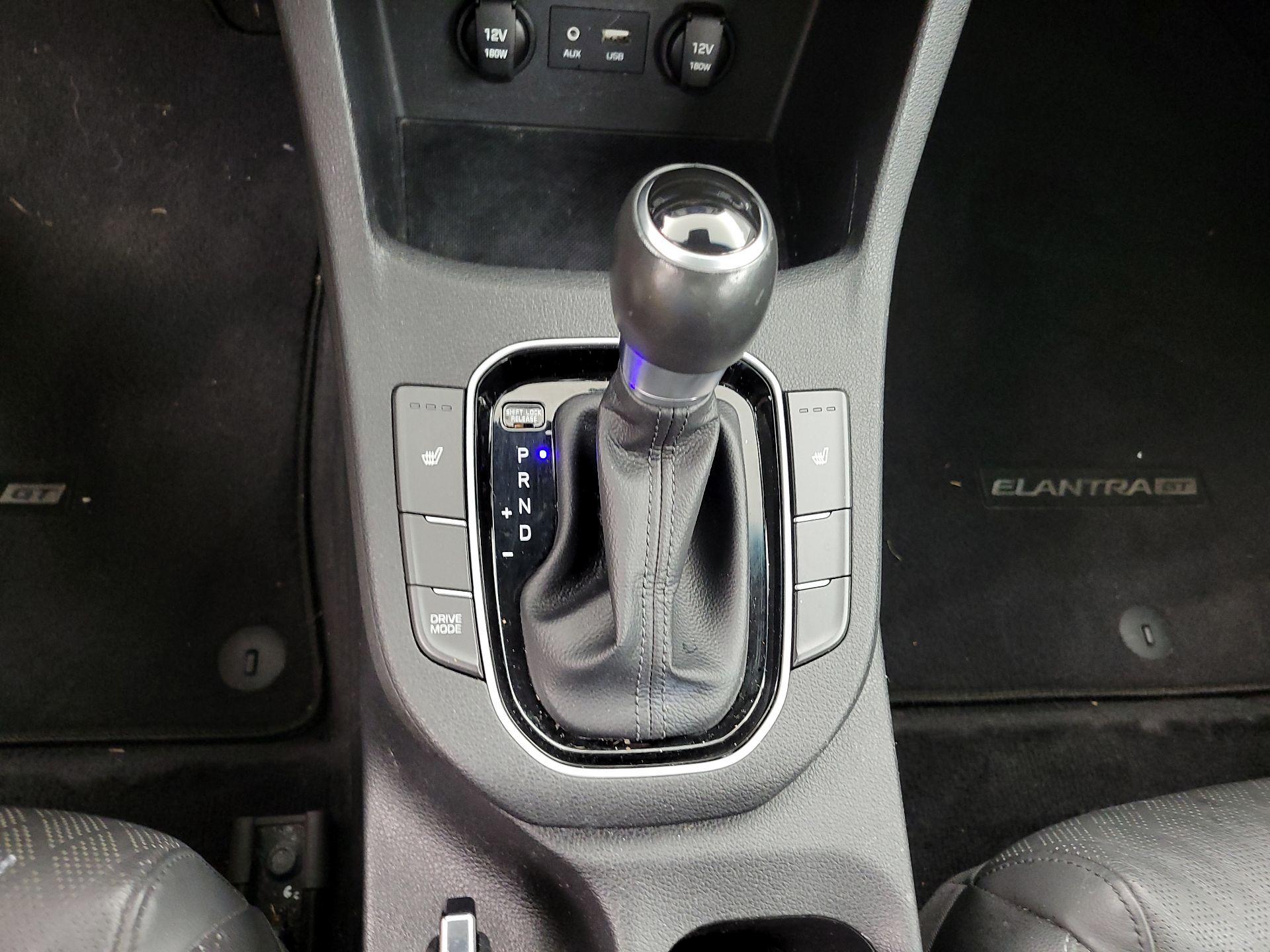 Thumbnail: 2020 Hyundai Elantra - 17
