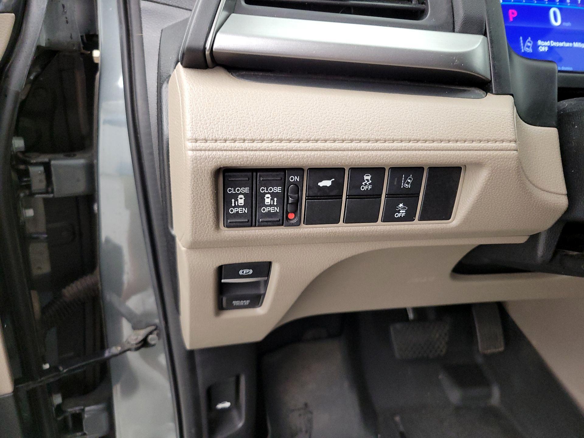 Thumbnail: 2019 Honda Odyssey - 13