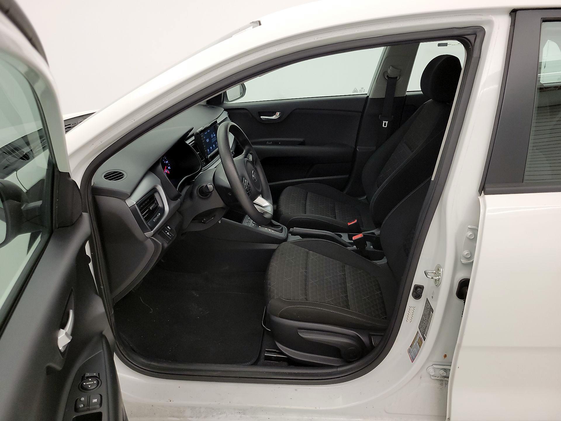 Thumbnail: 2020 Kia Rio - 11