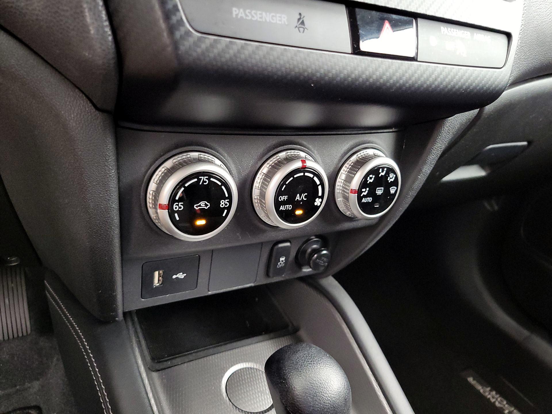Thumbnail: 2020 Mitsubishi Outlander Sport - 16