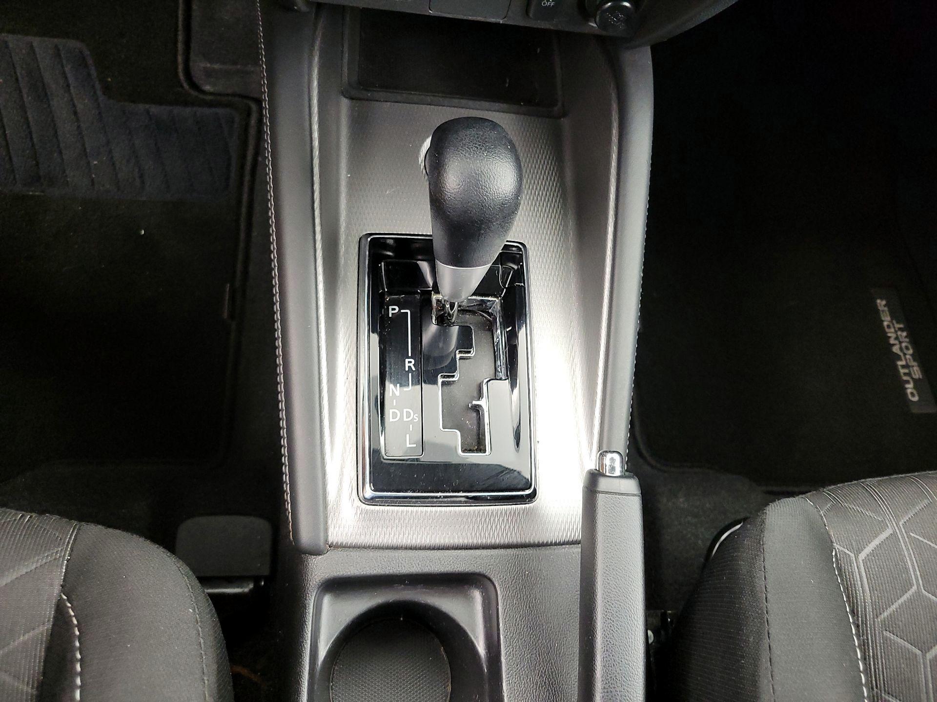 Thumbnail: 2020 Mitsubishi Outlander Sport - 17