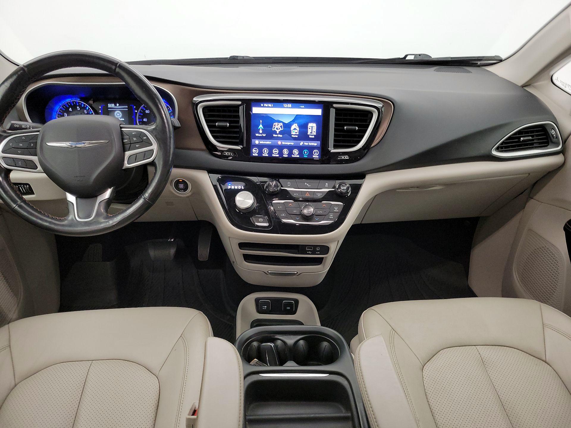 Thumbnail: 2019 Chrysler Pacifica - 9