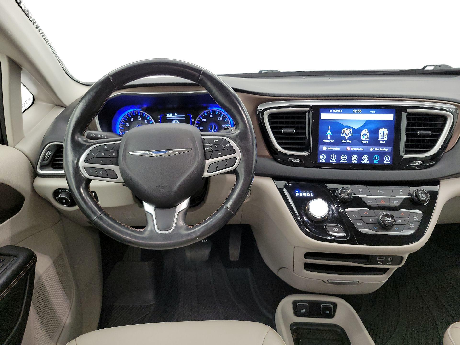 Thumbnail: 2019 Chrysler Pacifica - 10