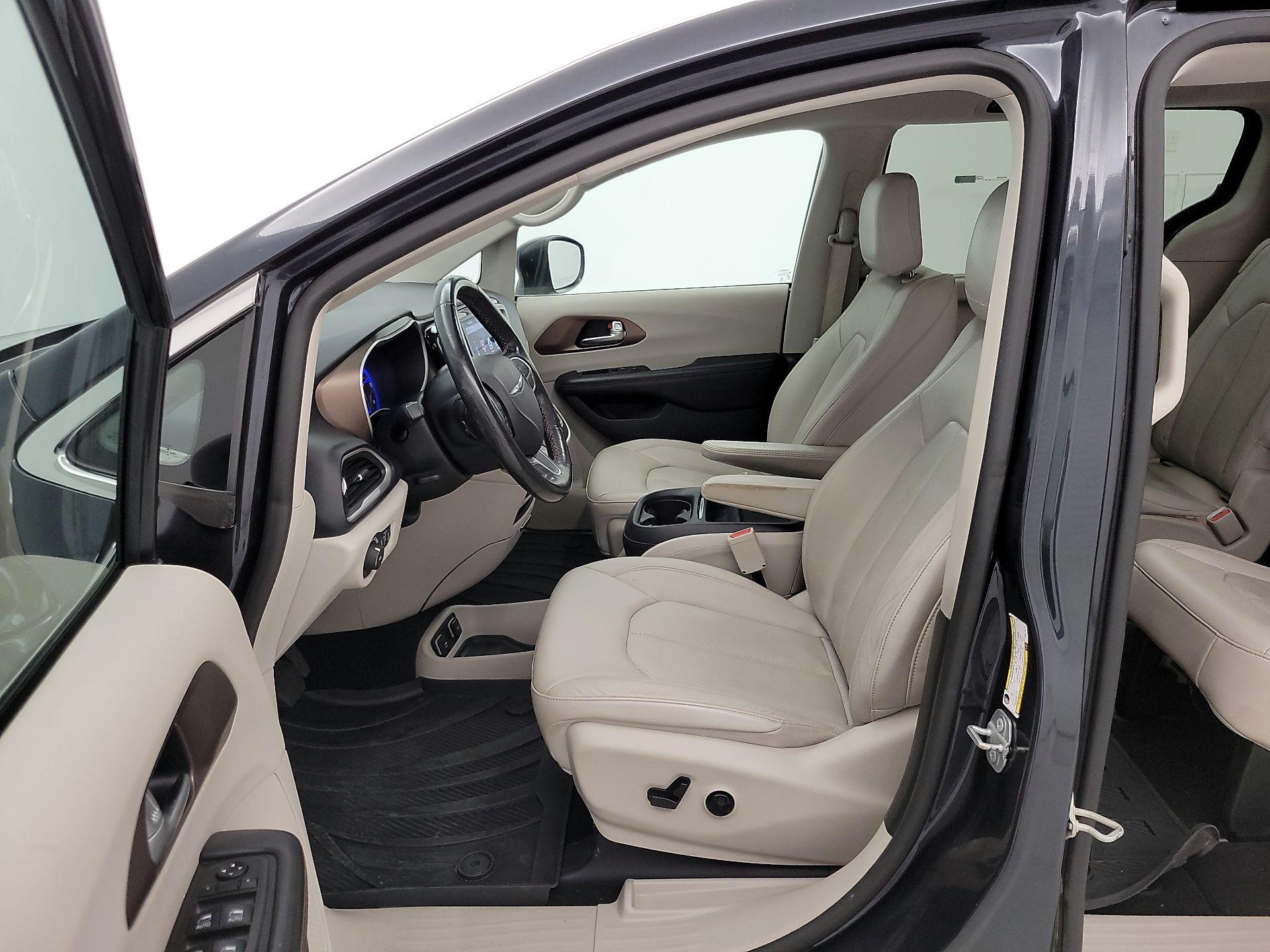Thumbnail: 2019 Chrysler Pacifica - 11