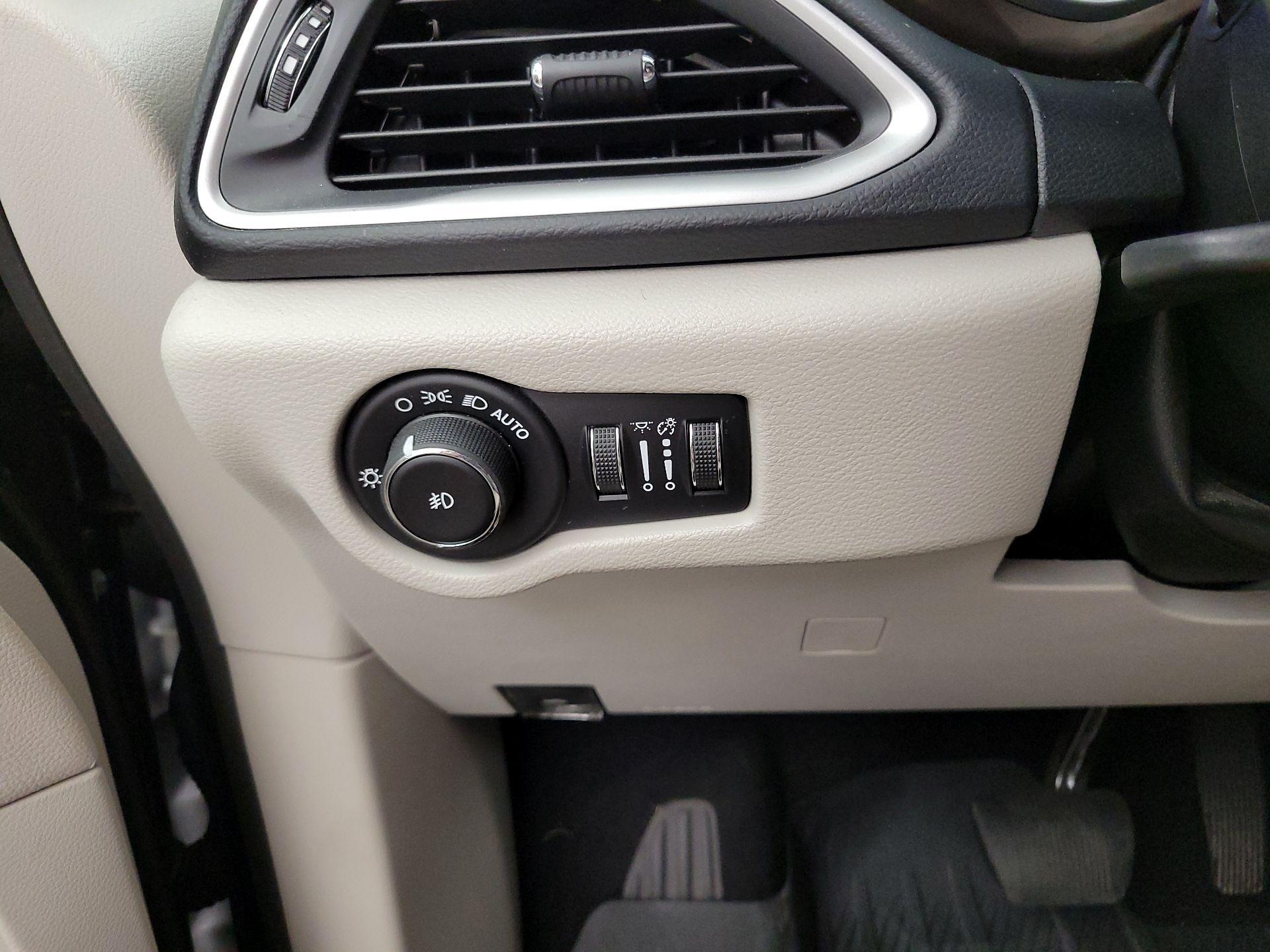 Thumbnail: 2019 Chrysler Pacifica - 13