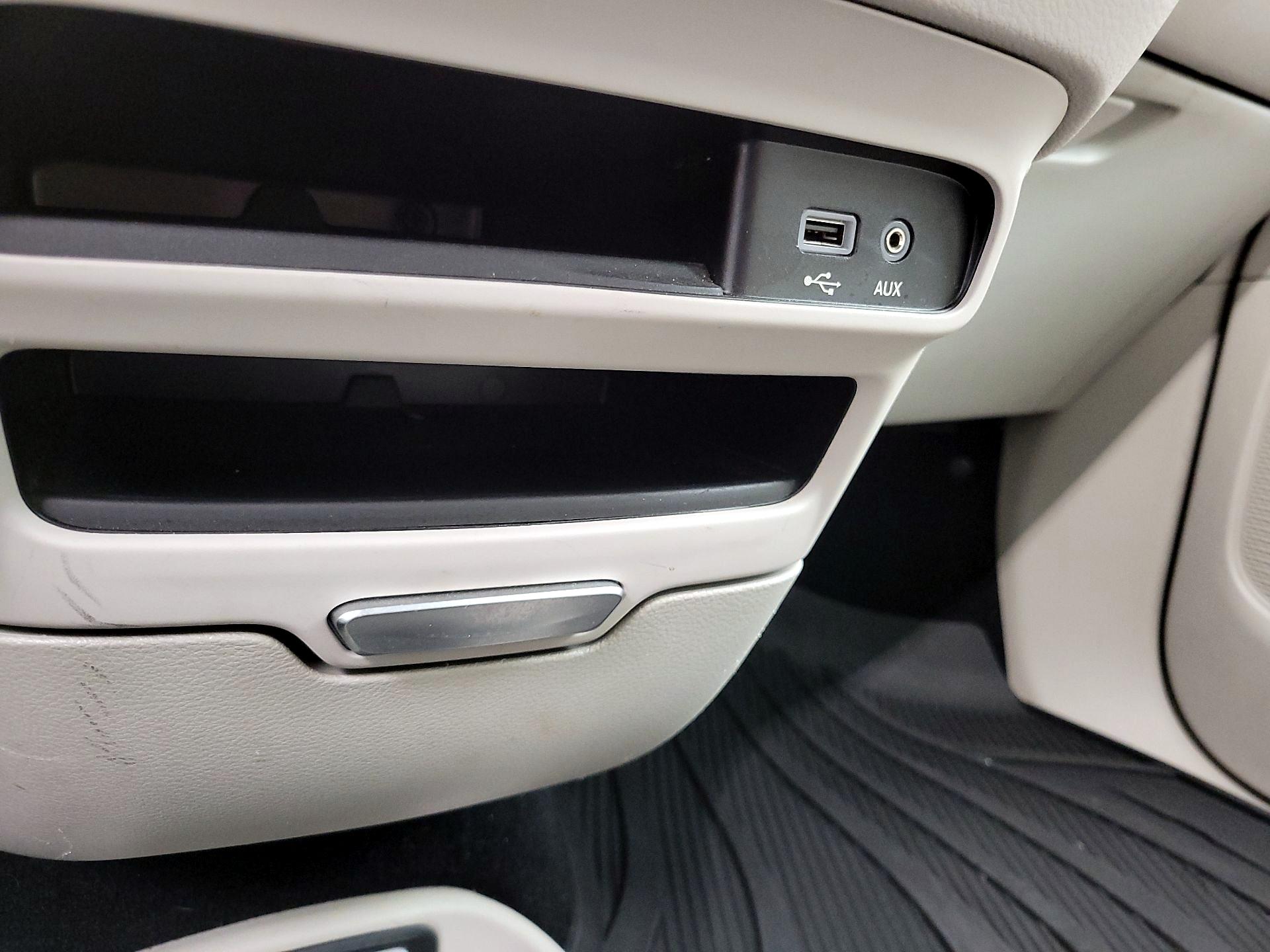 Thumbnail: 2019 Chrysler Pacifica - 19