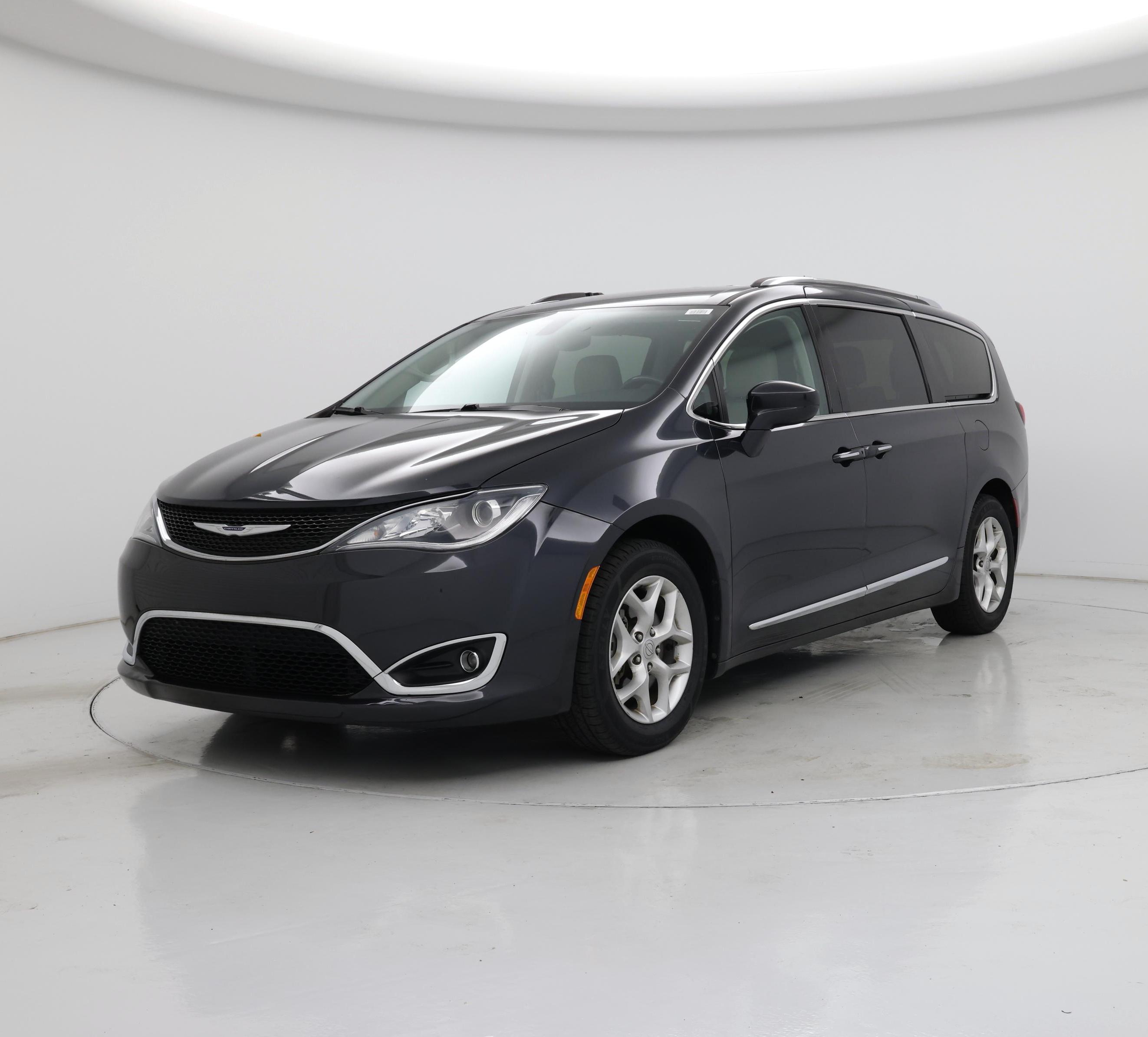 Thumbnail: 2019 Chrysler Pacifica - 4