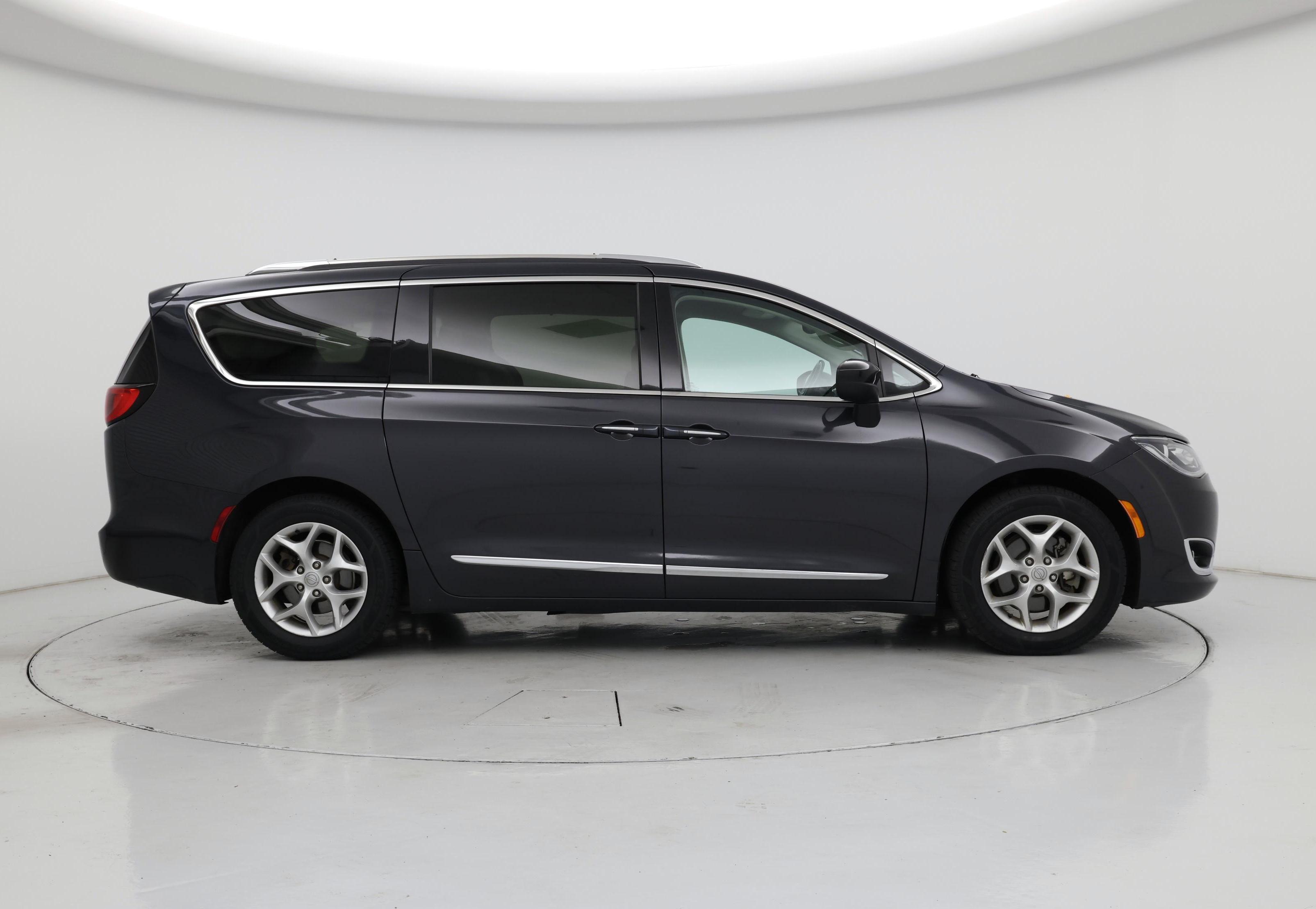 Thumbnail: 2019 Chrysler Pacifica - 7