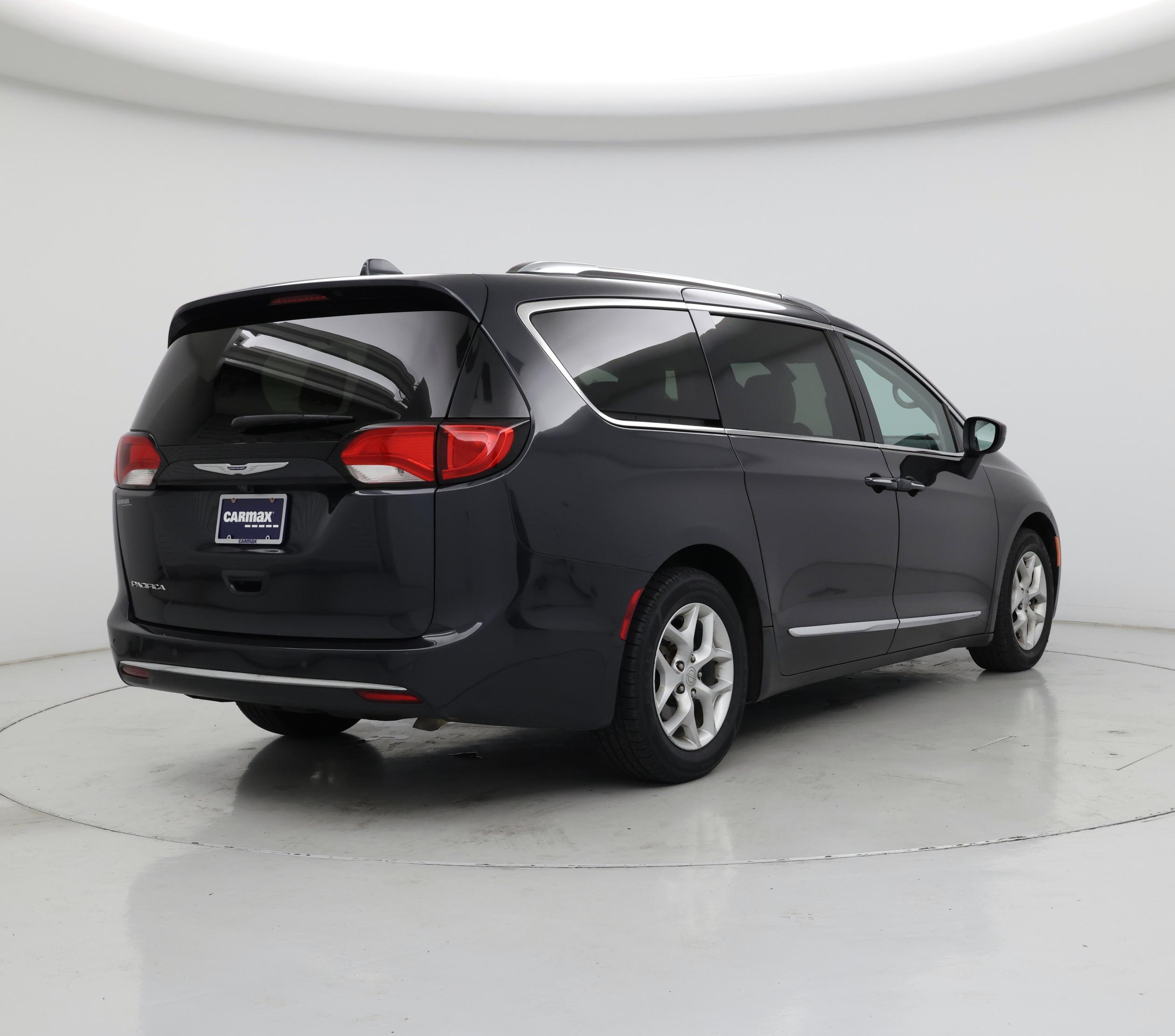 Thumbnail: 2019 Chrysler Pacifica - 8