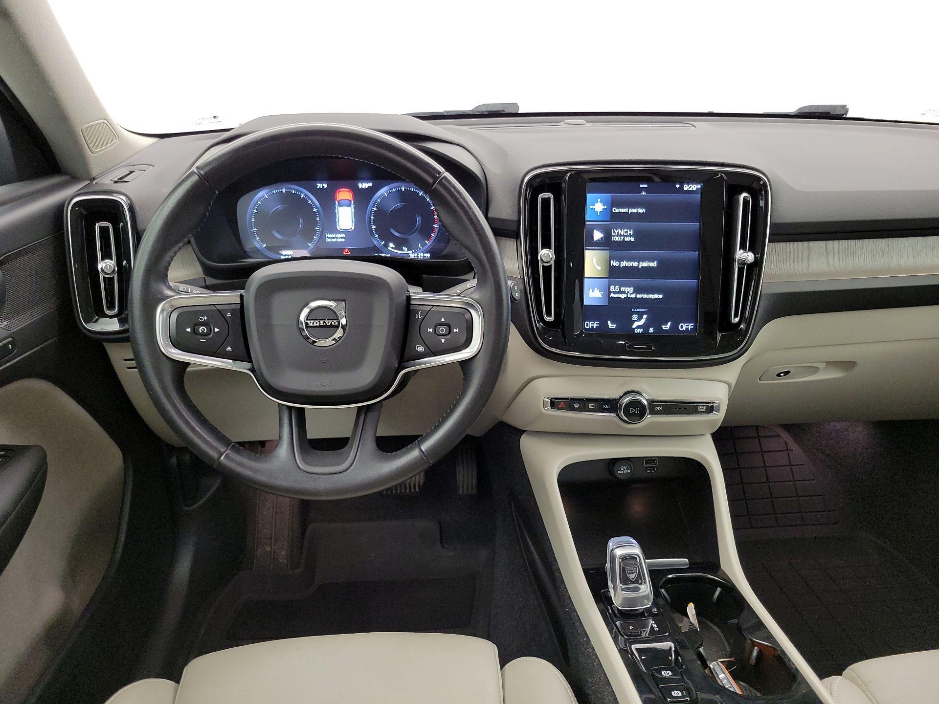 Thumbnail: 2021 Volvo XC40 - 10