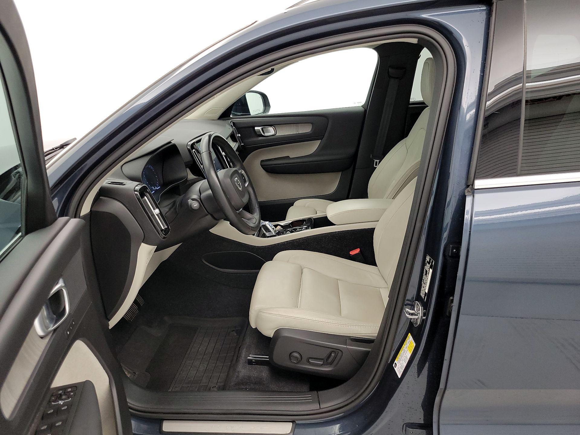 Thumbnail: 2021 Volvo XC40 - 11