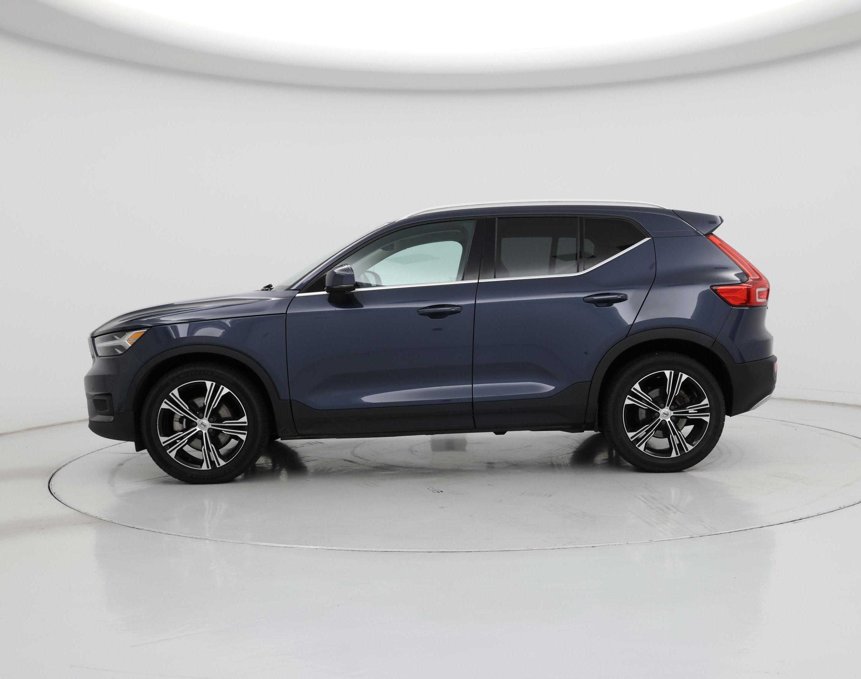 Thumbnail: 2021 Volvo XC40 - 3