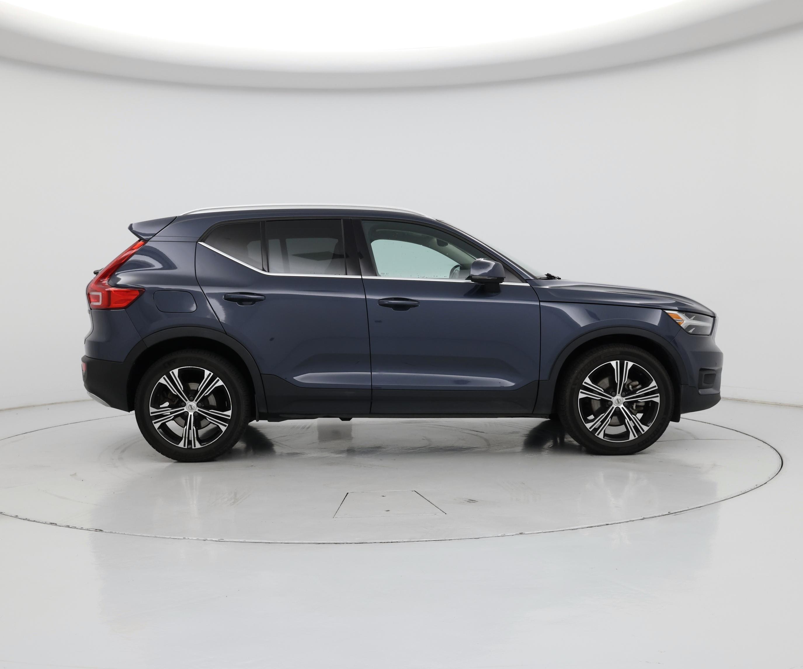 Thumbnail: 2021 Volvo XC40 - 7