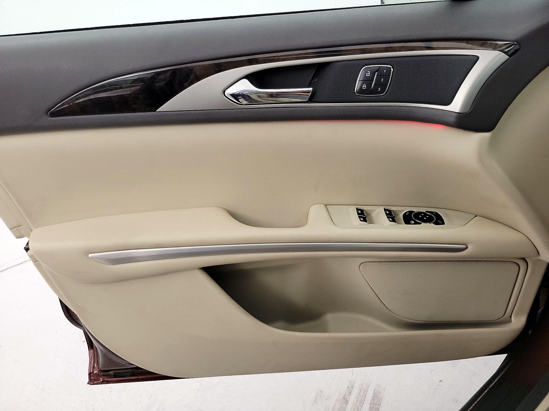 Thumbnail: 2015 Lincoln MKZ - 12