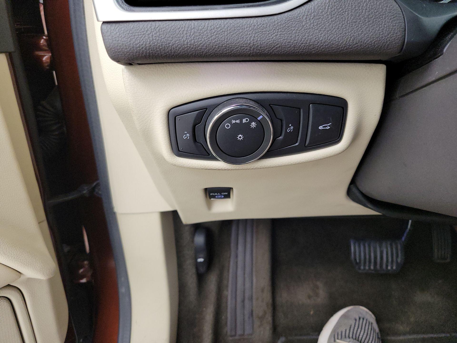Thumbnail: 2015 Lincoln MKZ - 13
