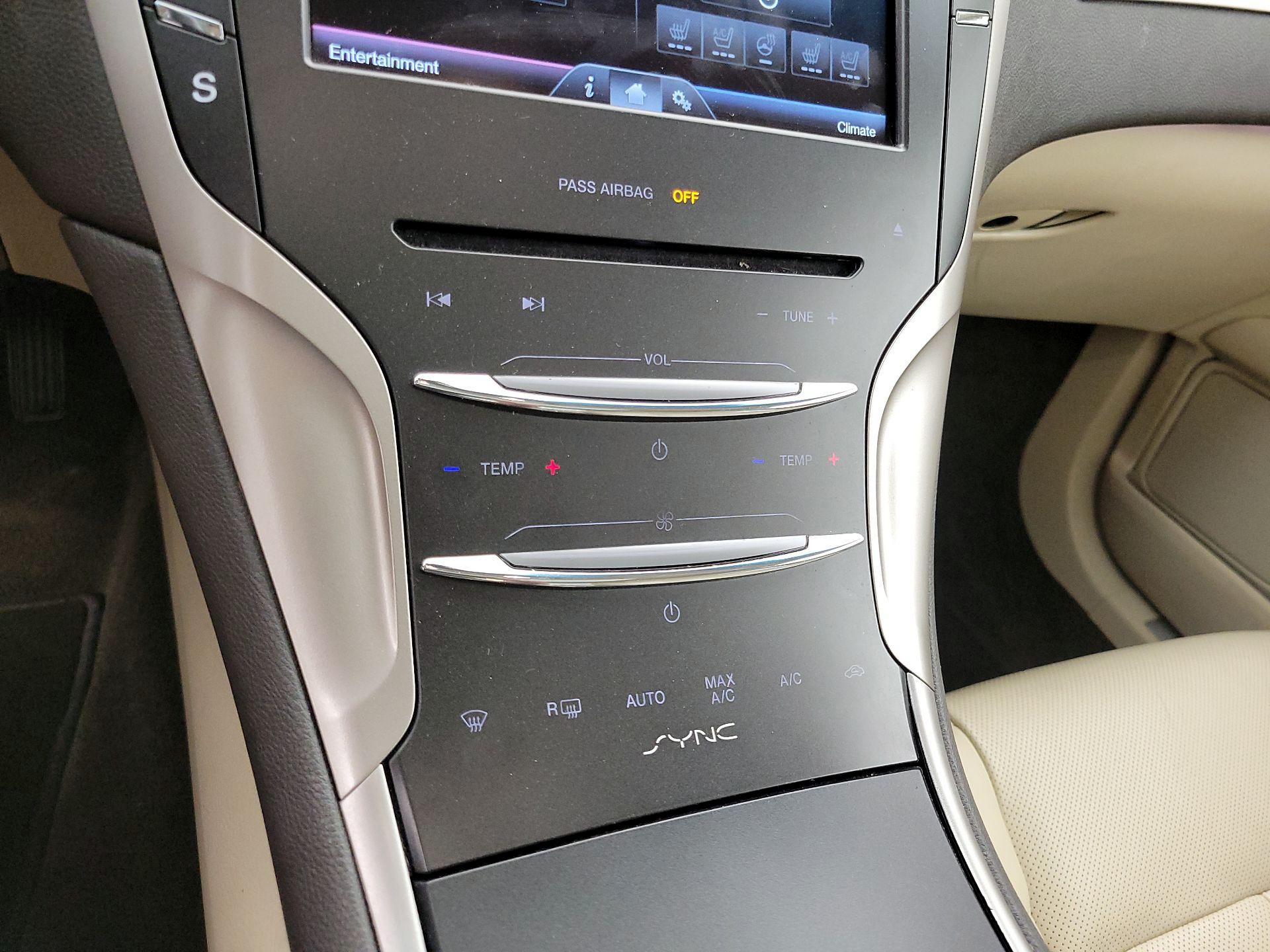 Thumbnail: 2015 Lincoln MKZ - 17