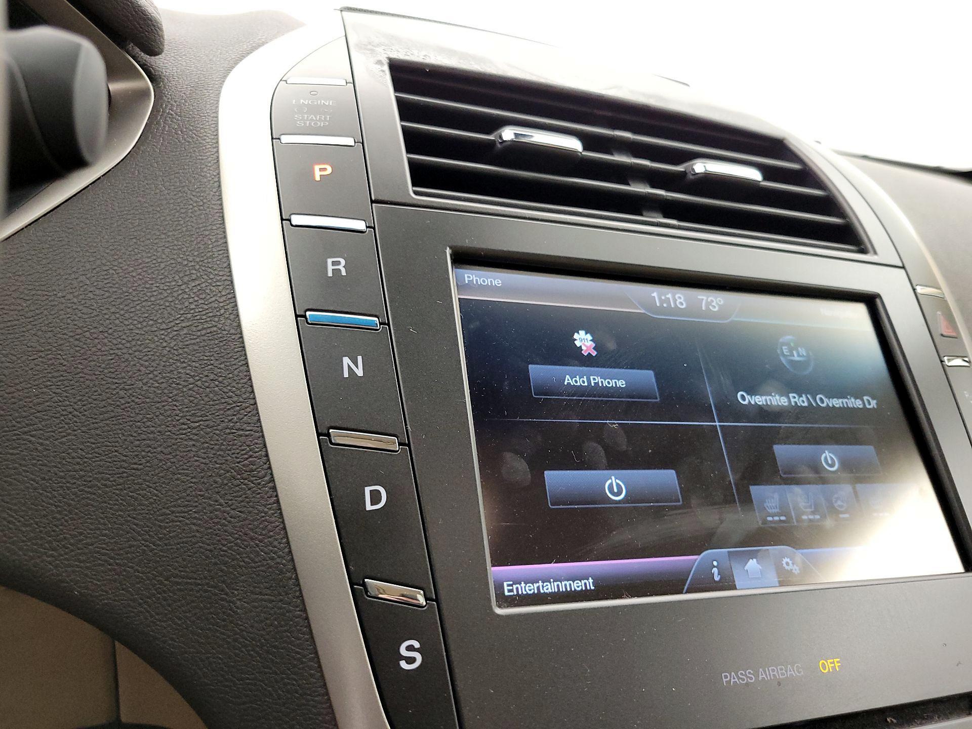 Thumbnail: 2015 Lincoln MKZ - 18
