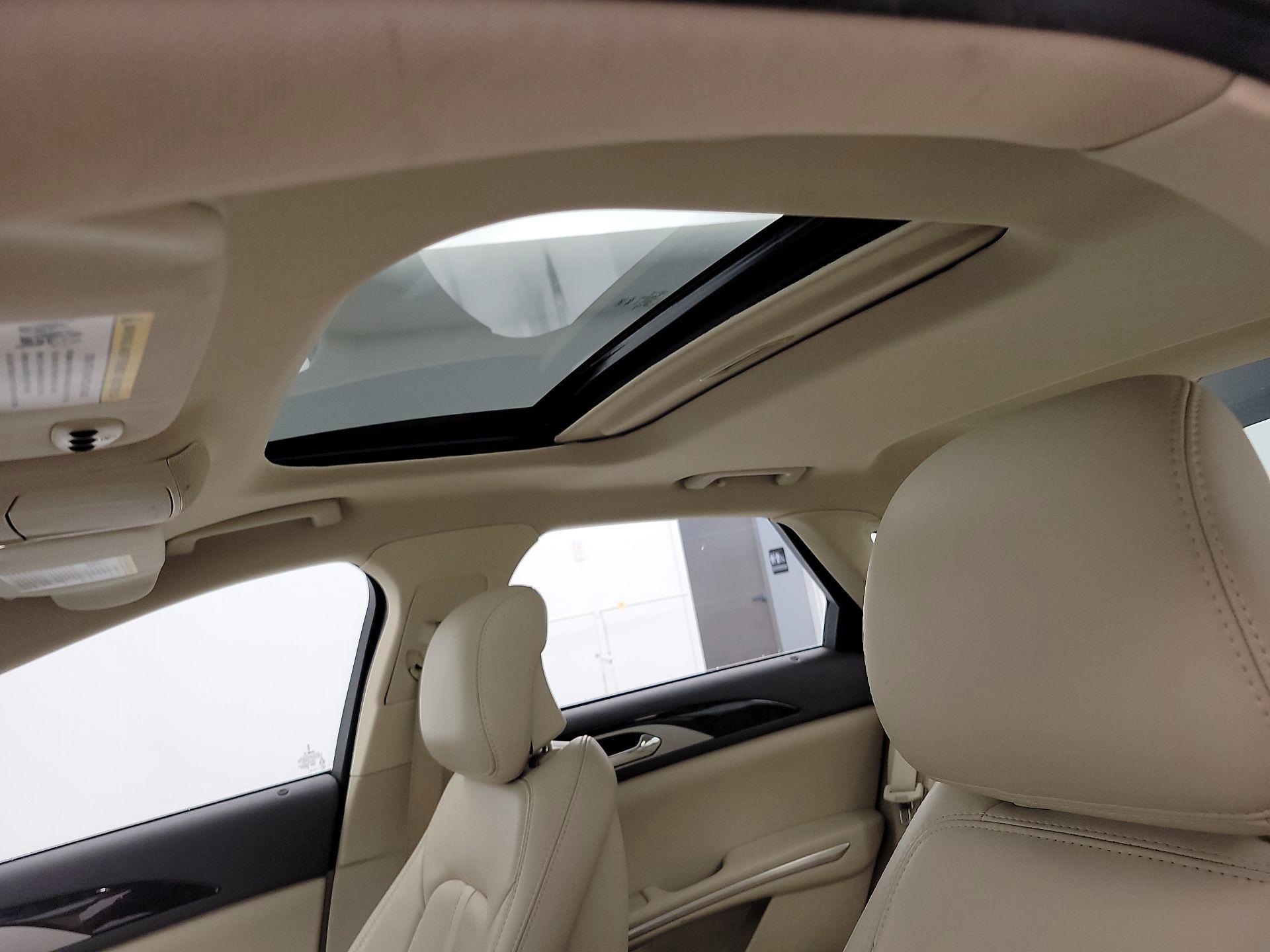 Thumbnail: 2015 Lincoln MKZ - 20