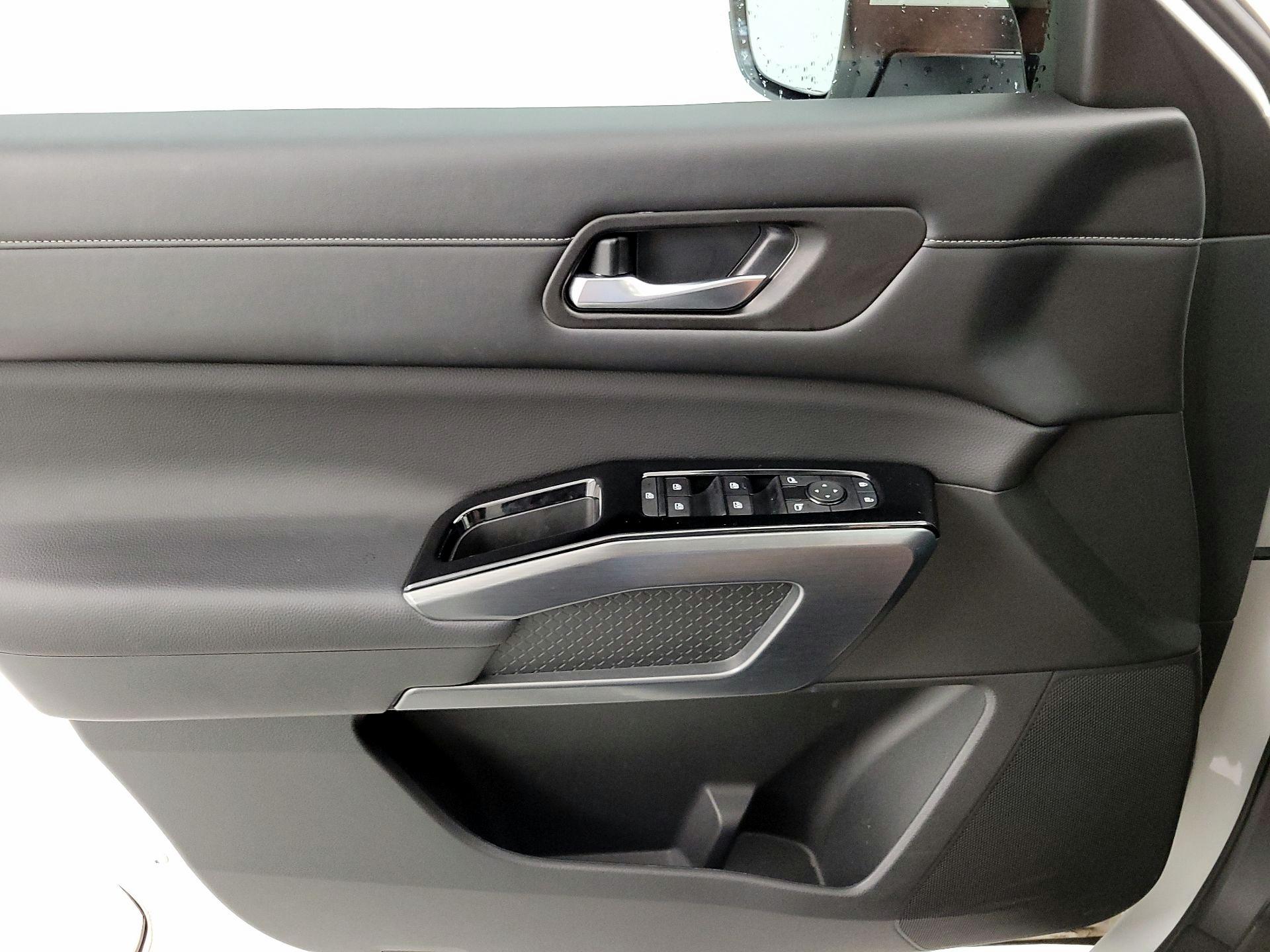 Thumbnail: 2023 Nissan Pathfinder - 12