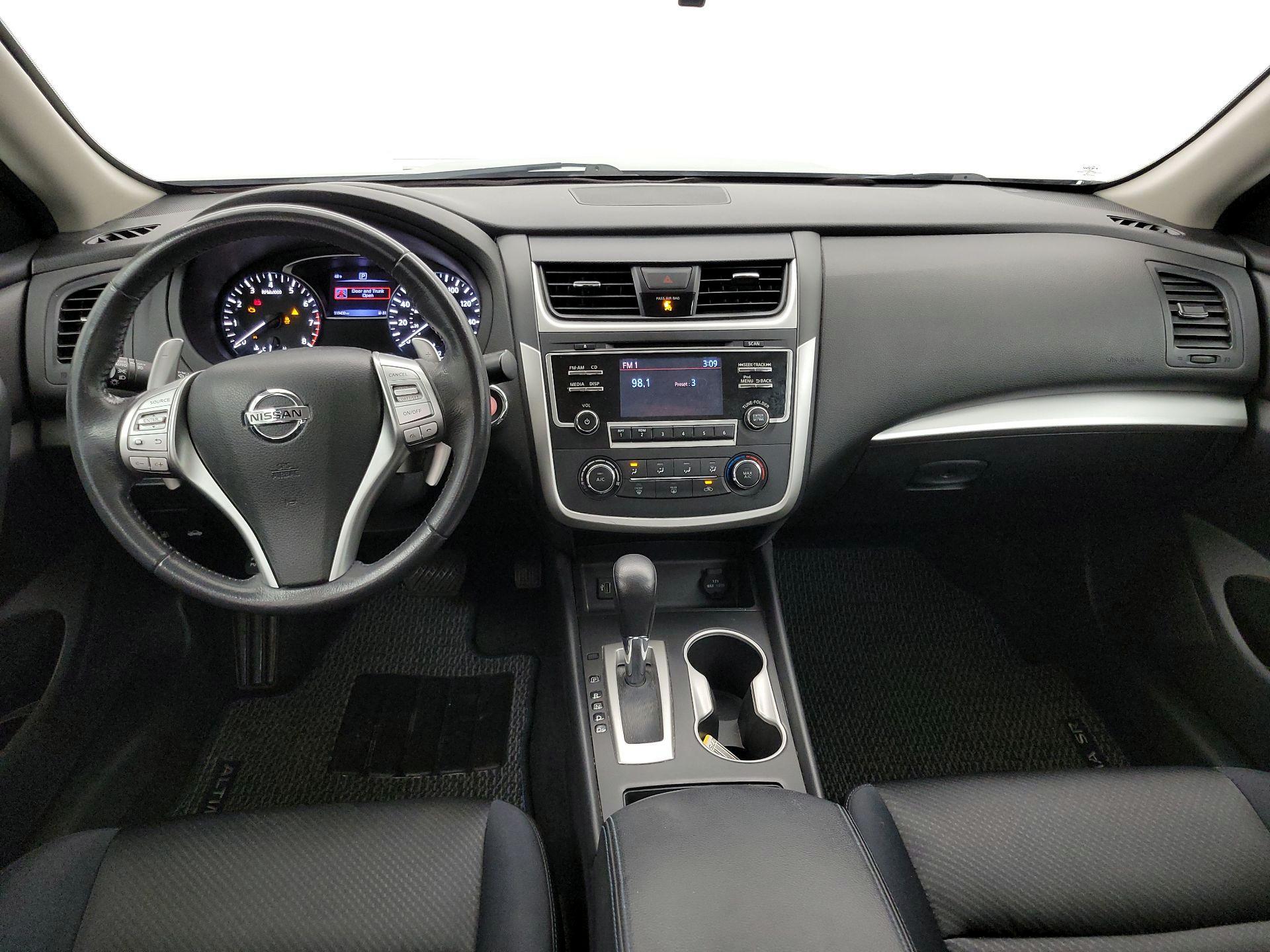 Thumbnail: 2017 Nissan Altima - 9