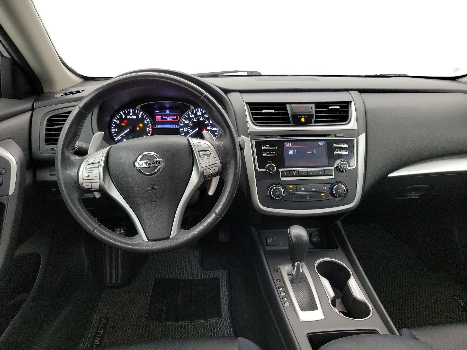 Thumbnail: 2017 Nissan Altima - 10