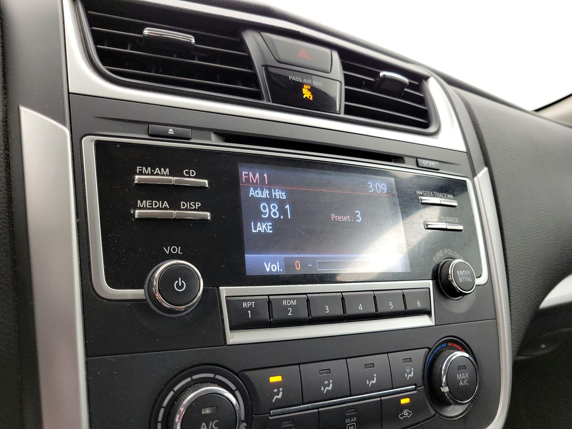 Thumbnail: 2017 Nissan Altima - 15