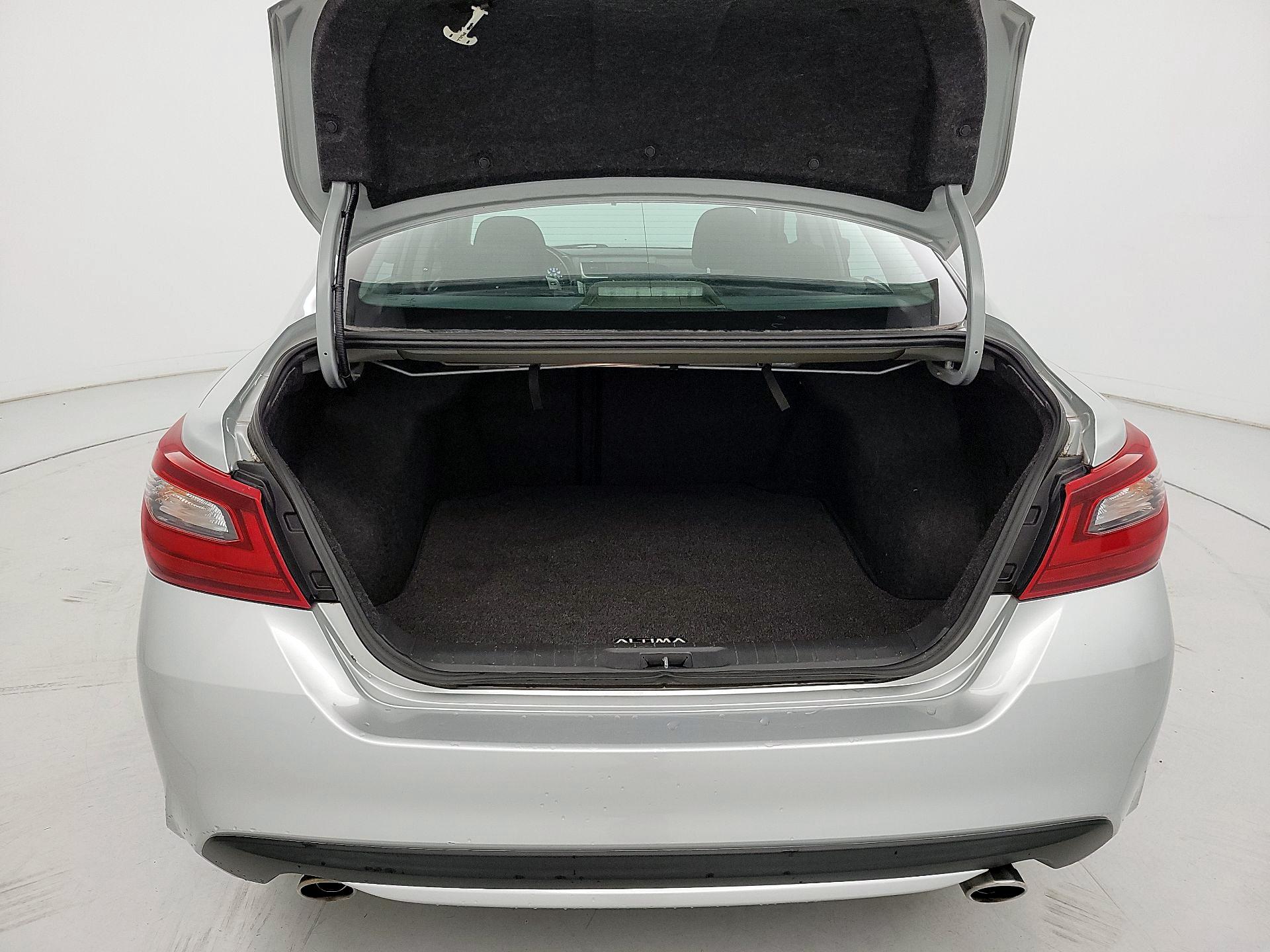 Thumbnail: 2017 Nissan Altima - 20