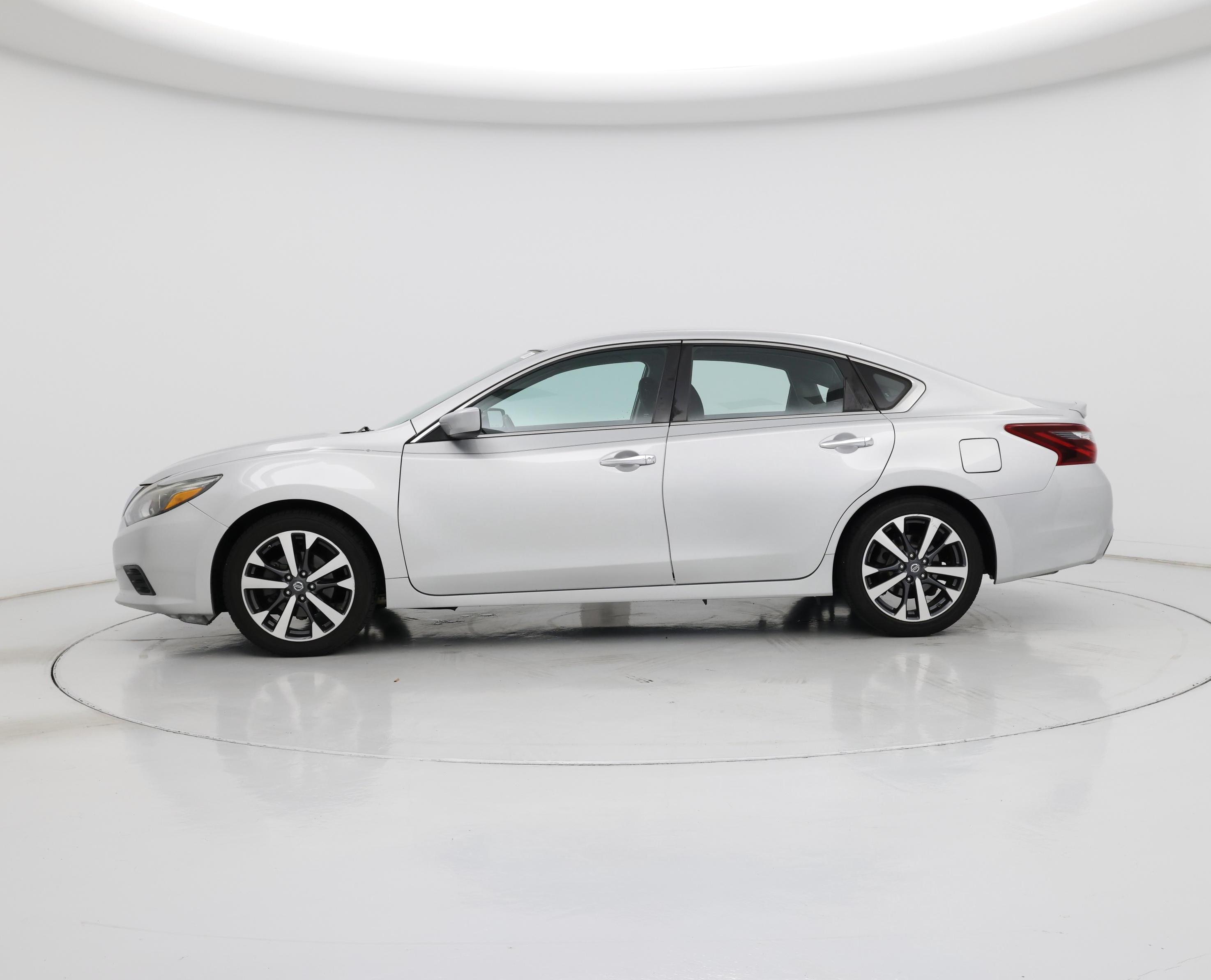 Thumbnail: 2017 Nissan Altima - 3