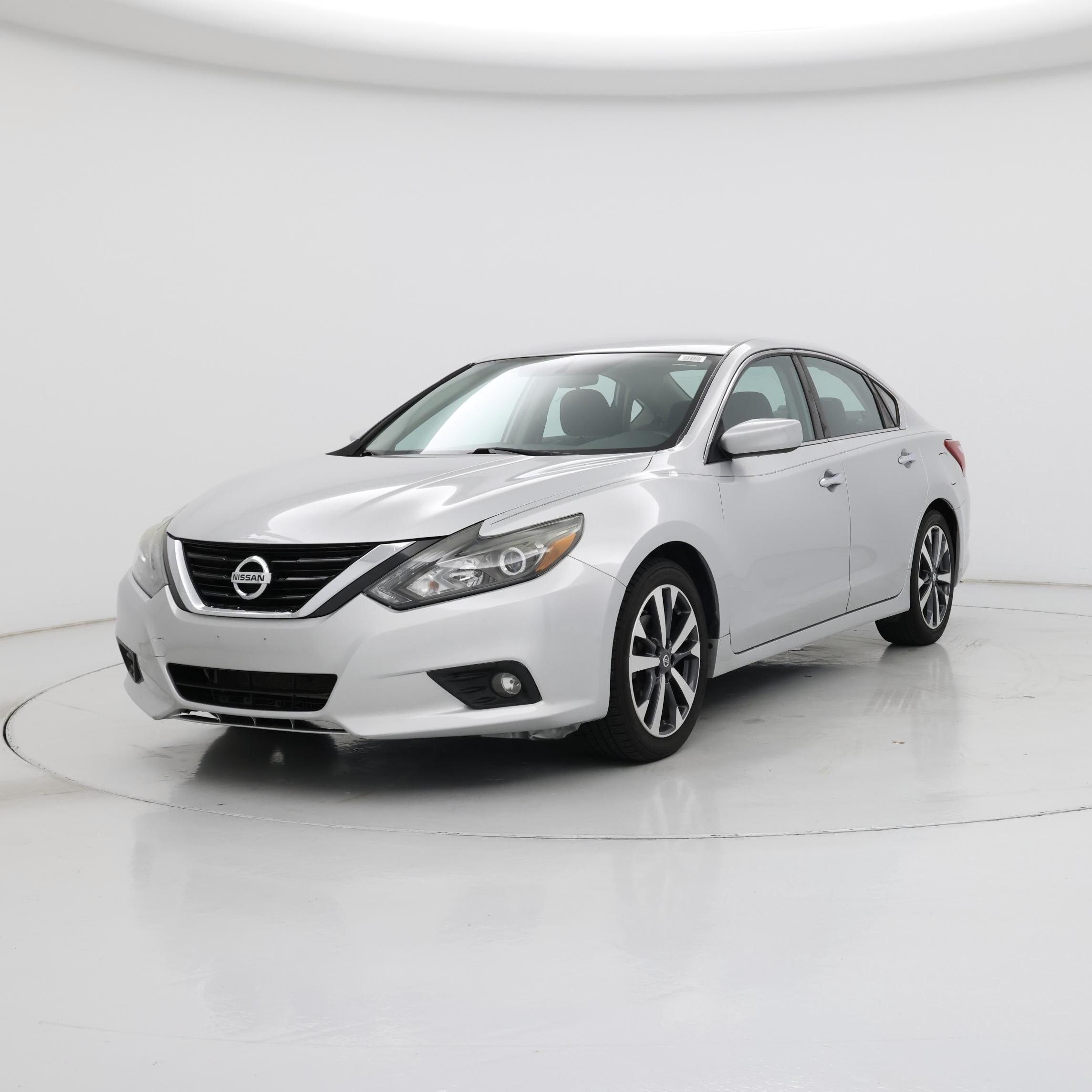 Thumbnail: 2017 Nissan Altima - 4