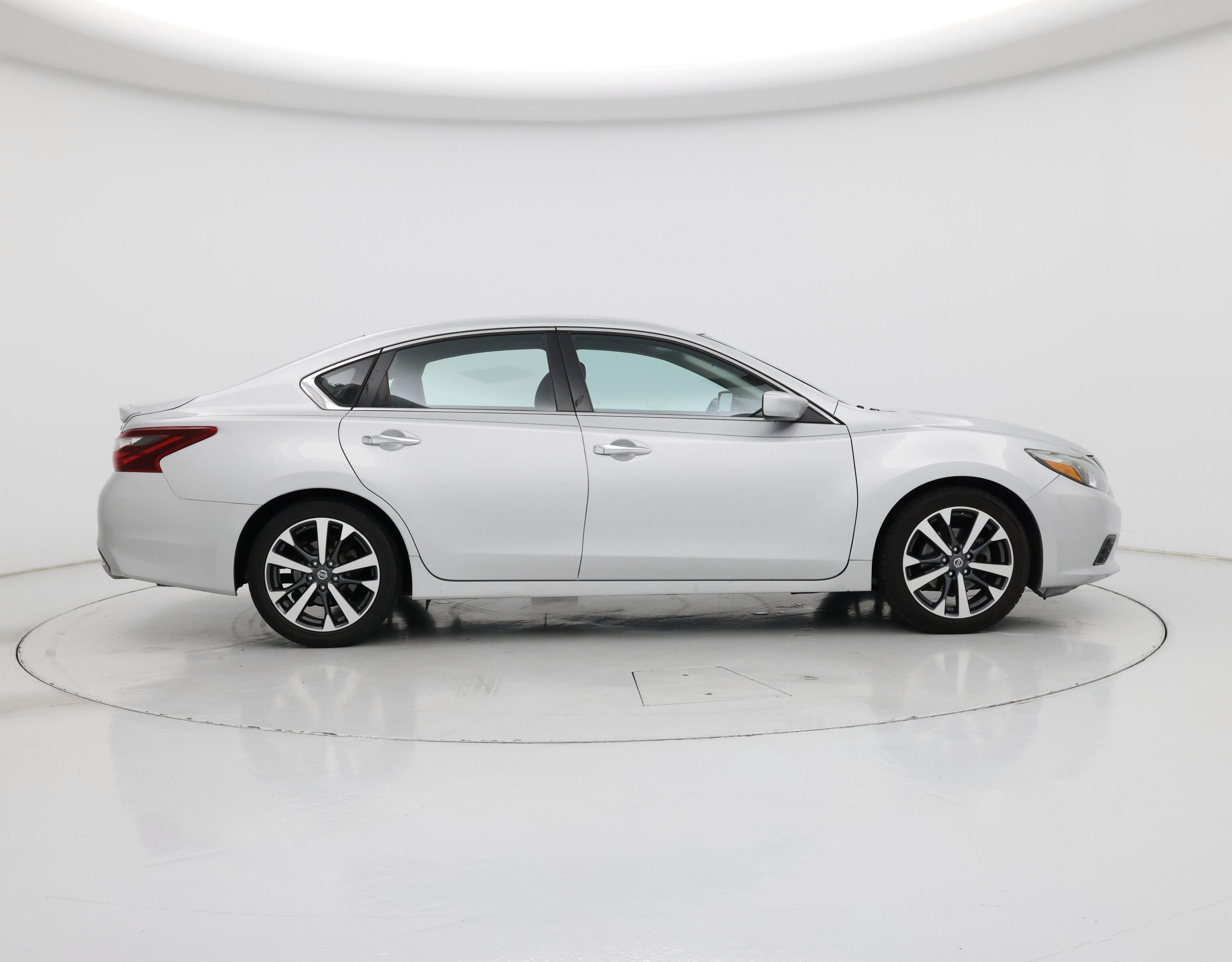 Thumbnail: 2017 Nissan Altima - 7