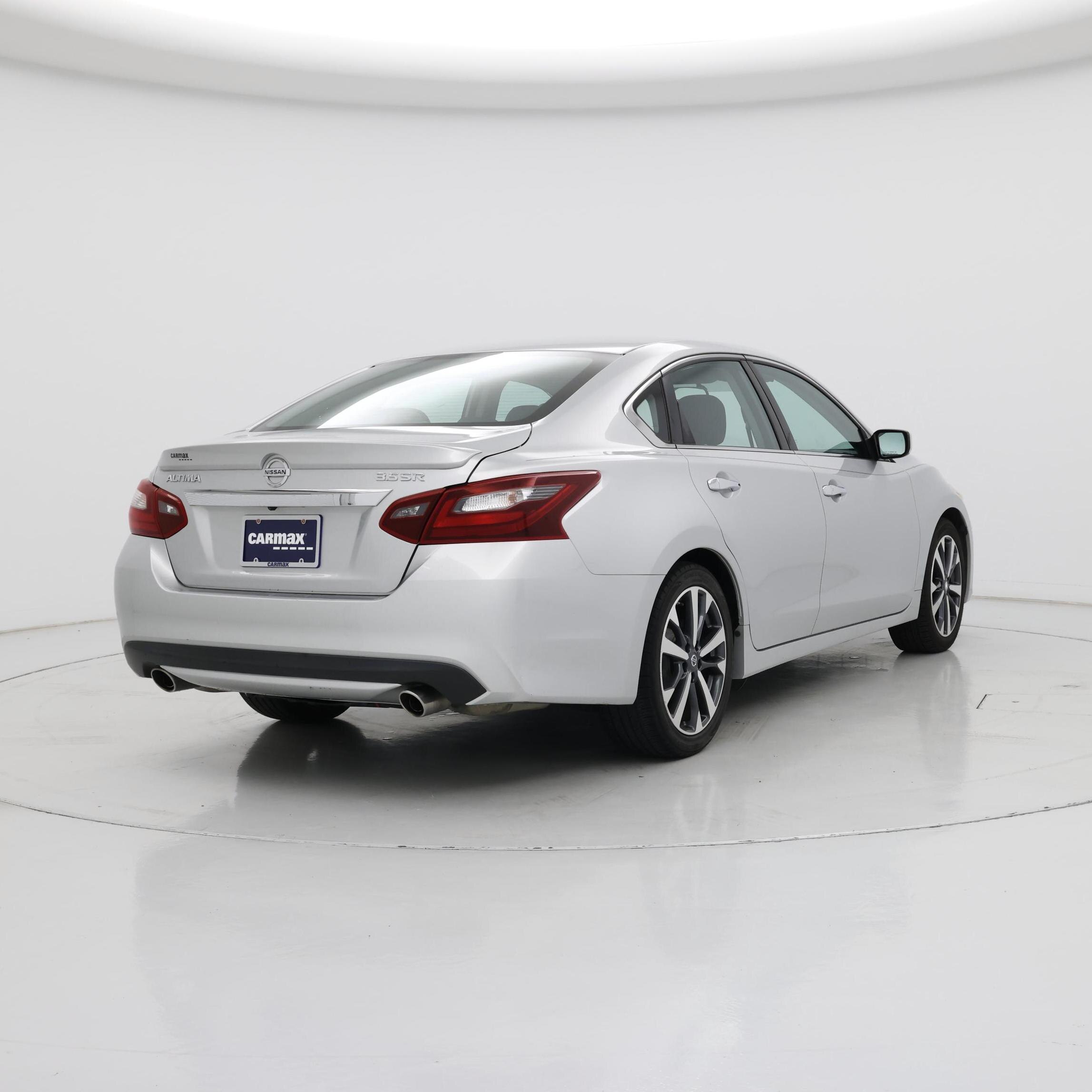 Thumbnail: 2017 Nissan Altima - 8