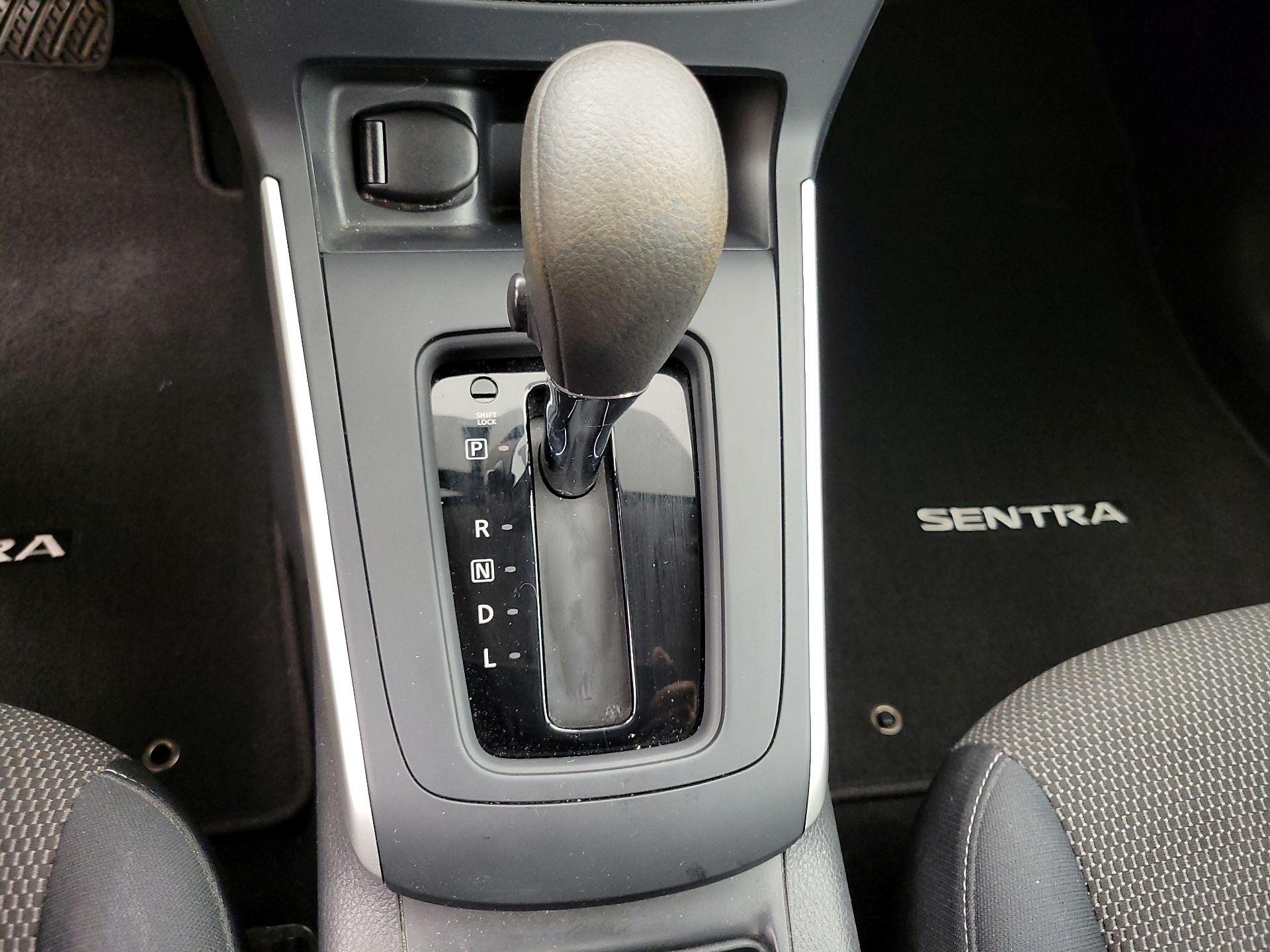 Thumbnail: 2017 Nissan Sentra - 16