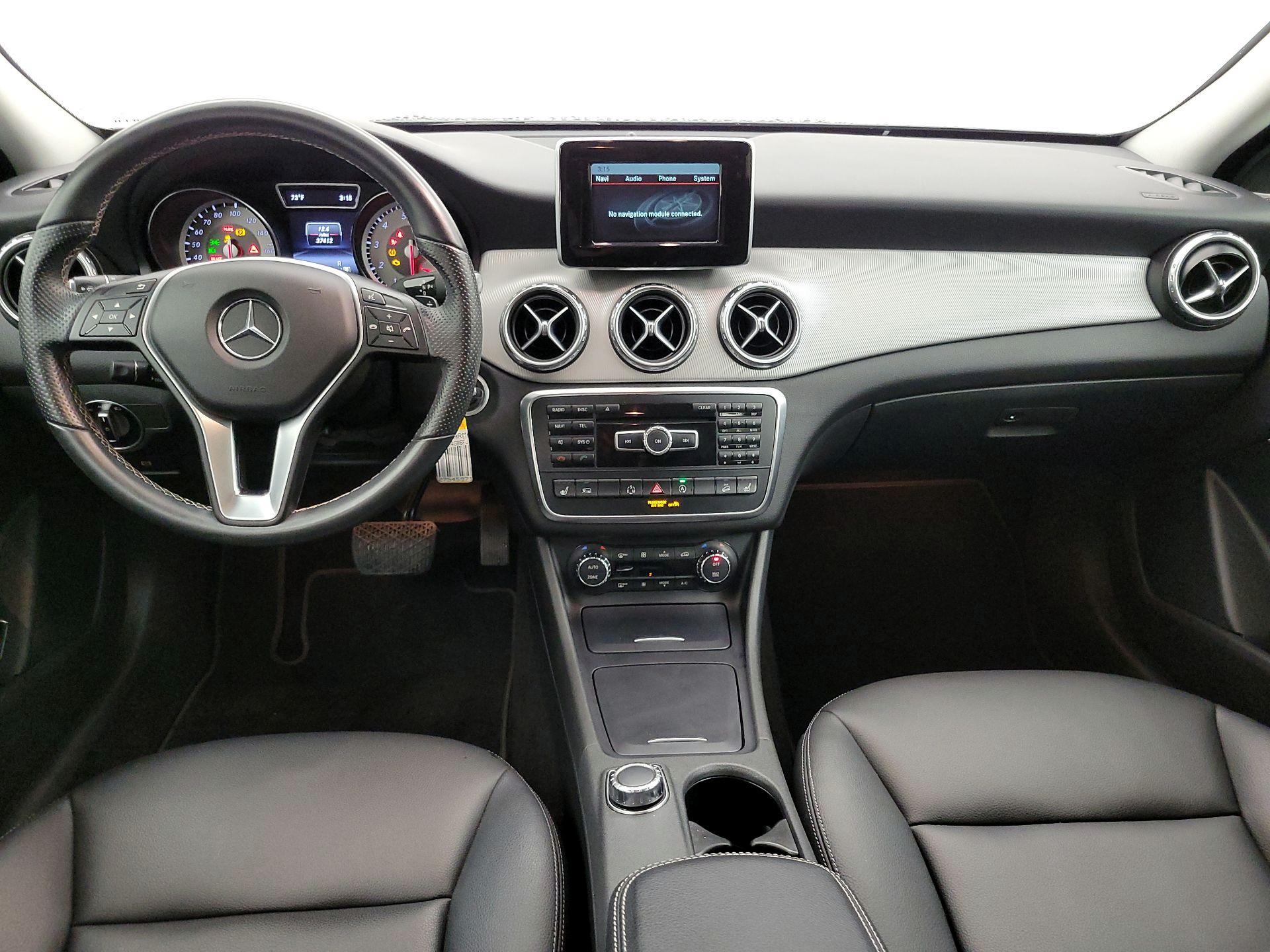 Thumbnail: 2015 Mercedes-Benz GLA - 9