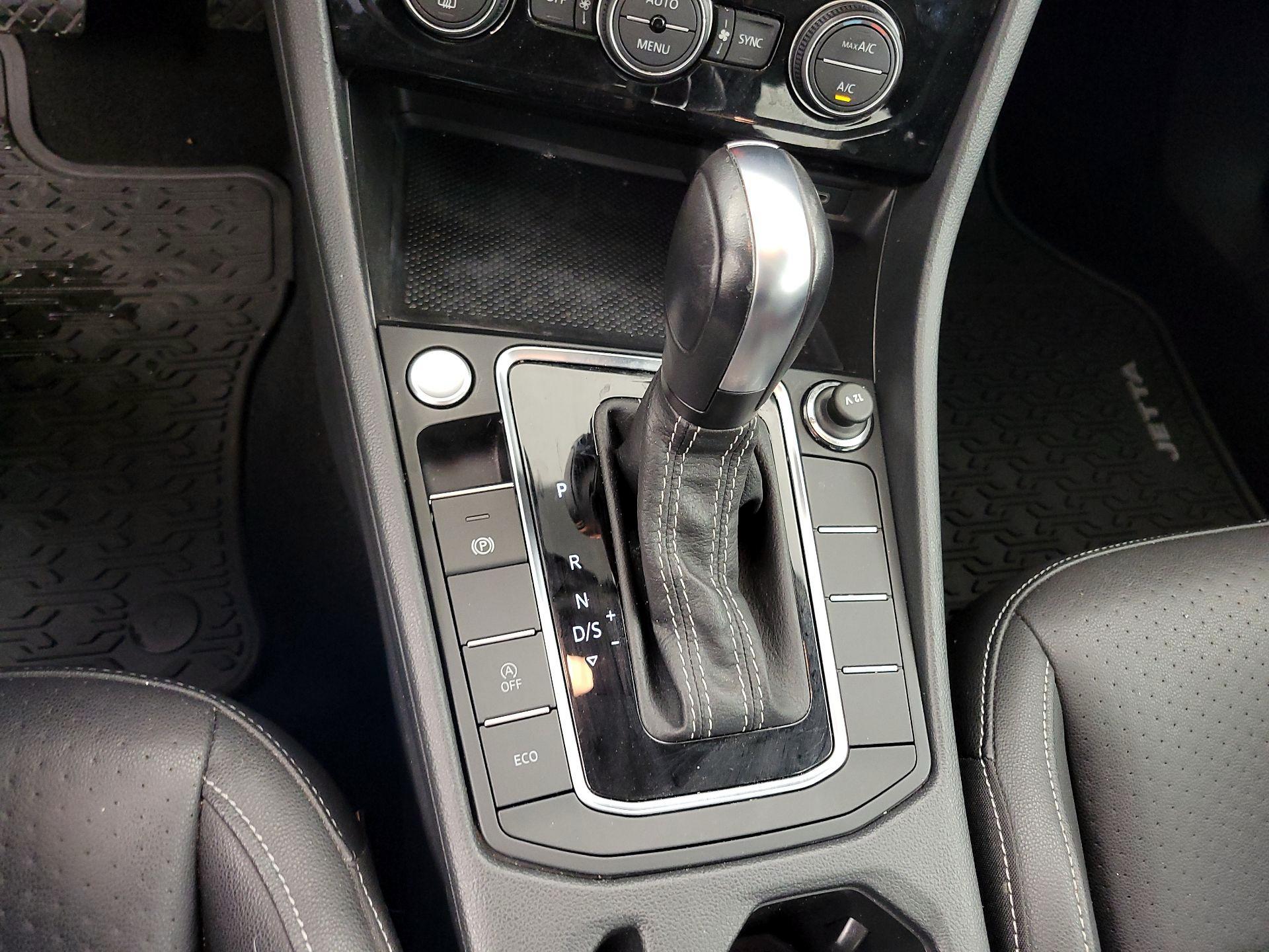 Thumbnail: 2021 Volkswagen Jetta - 17