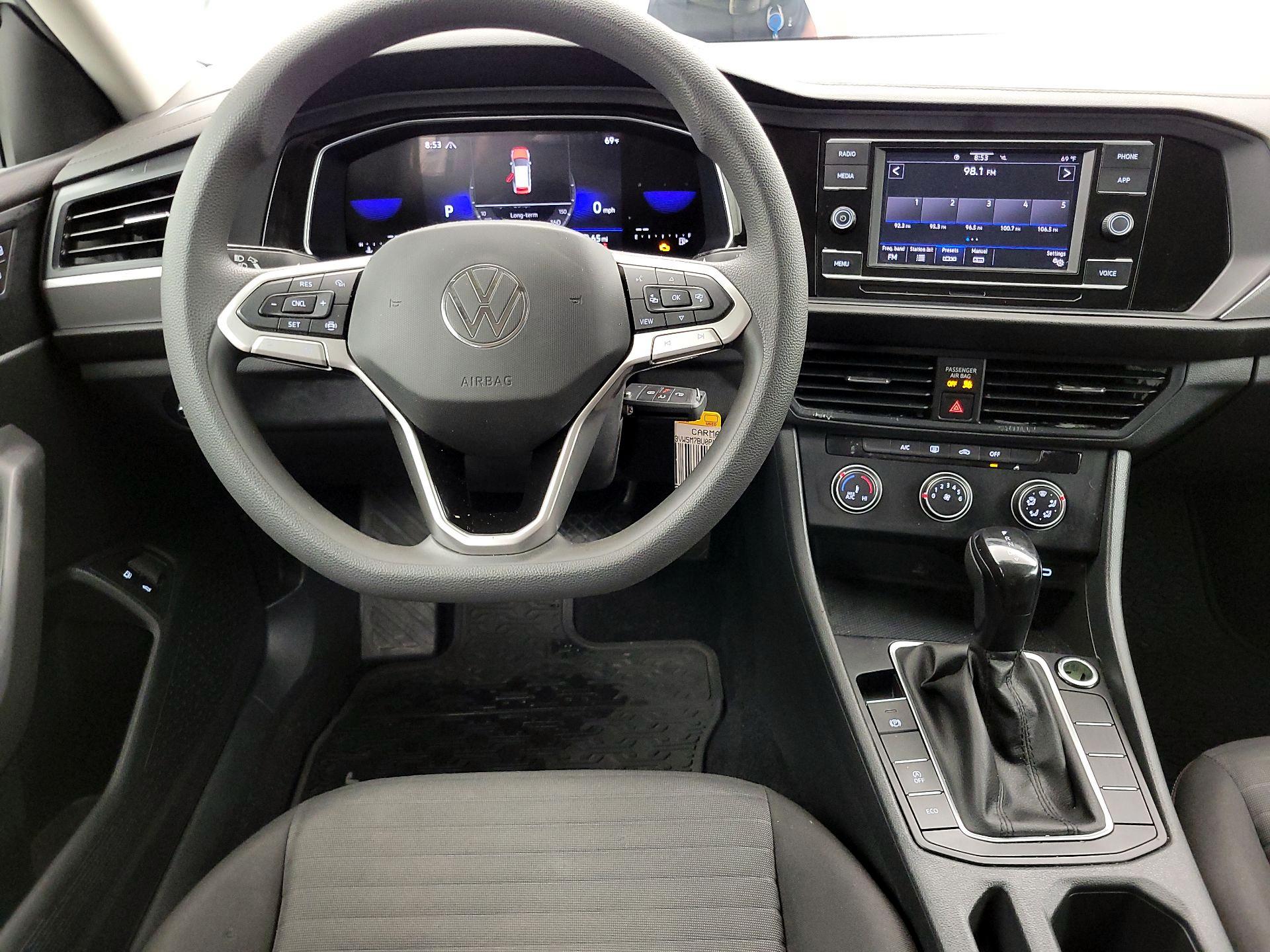Thumbnail: 2023 Volkswagen Jetta - 10